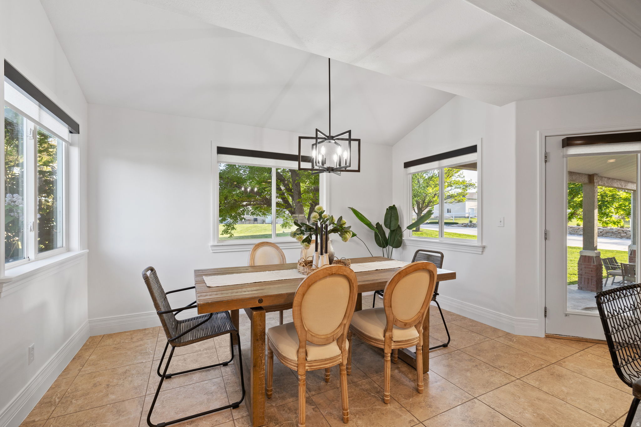 COUNTRY CLASSIC ESTATES - Residential