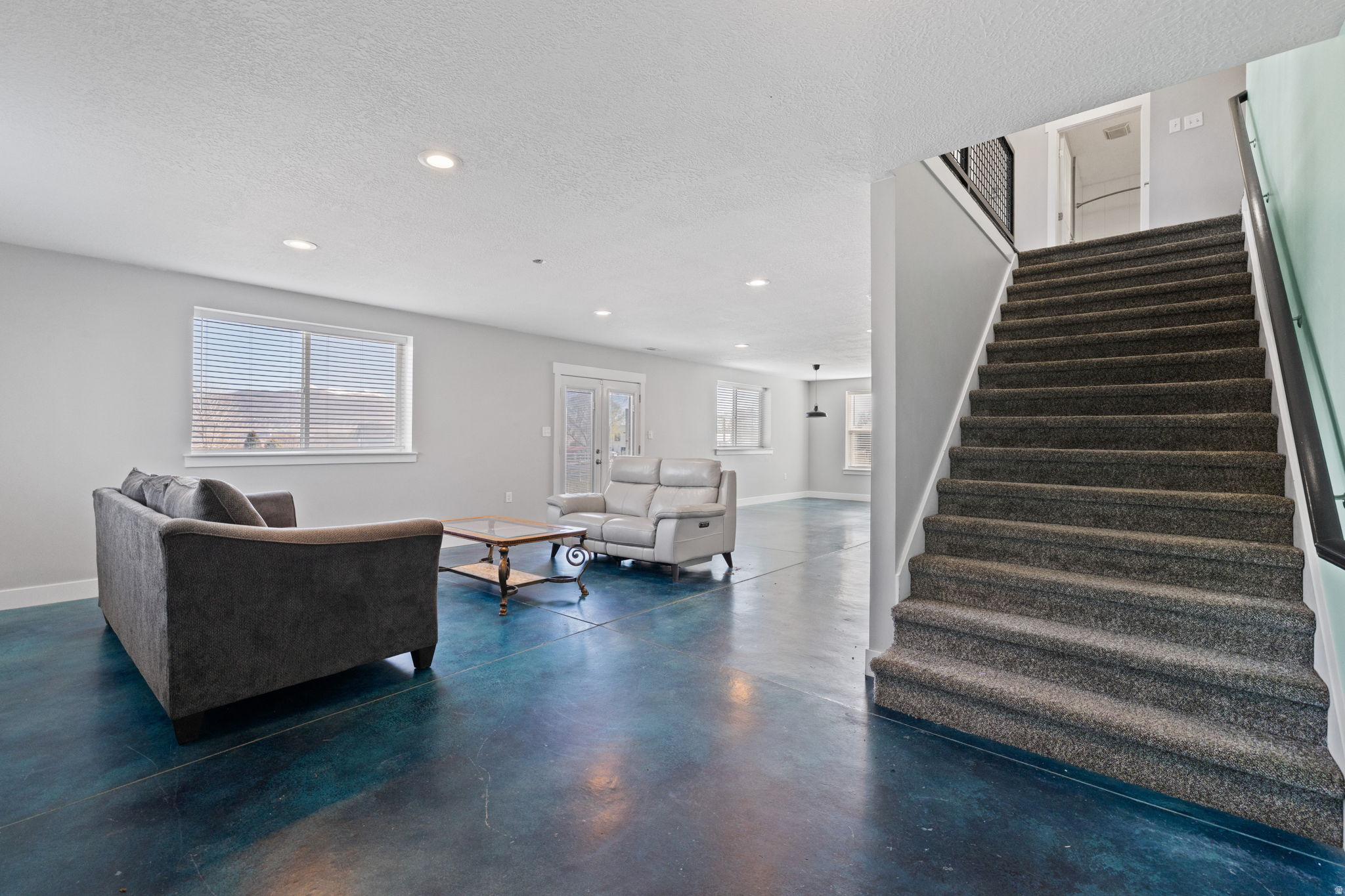 COUNTRY CLASSIC ESTATES - Residential