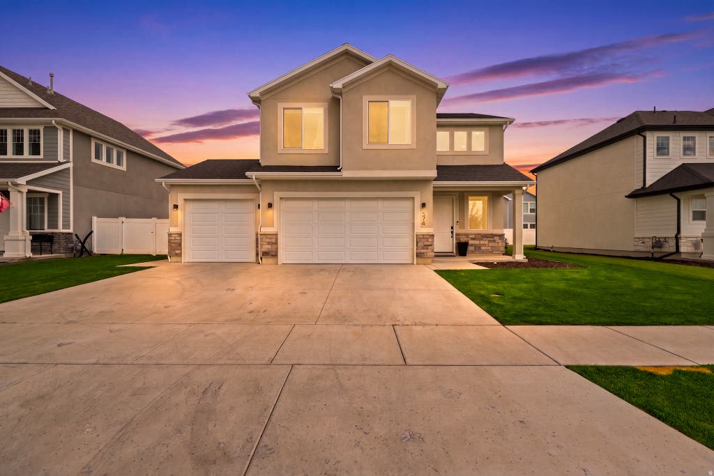 Photo of 374 W ROPELATO DR, Nibley, UT 84321 (MLS # 2173727)
