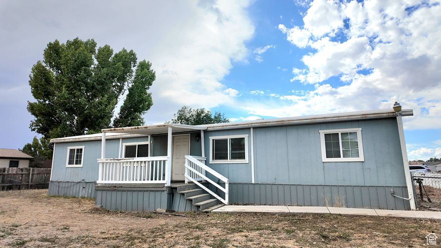 Welcome to this 3-bedroom, 2-bath home. The spacious primary bedroom features a large walk-in closet and a private en-suite bathroom. The home also offers plenty of space for parking, making it convenient for multiple vehicles. Schedule your showing today! Square footage figures are provided as a courtesy estimate only and were obtained from previous listing. Buyer is advised to obtain an independent measurement.