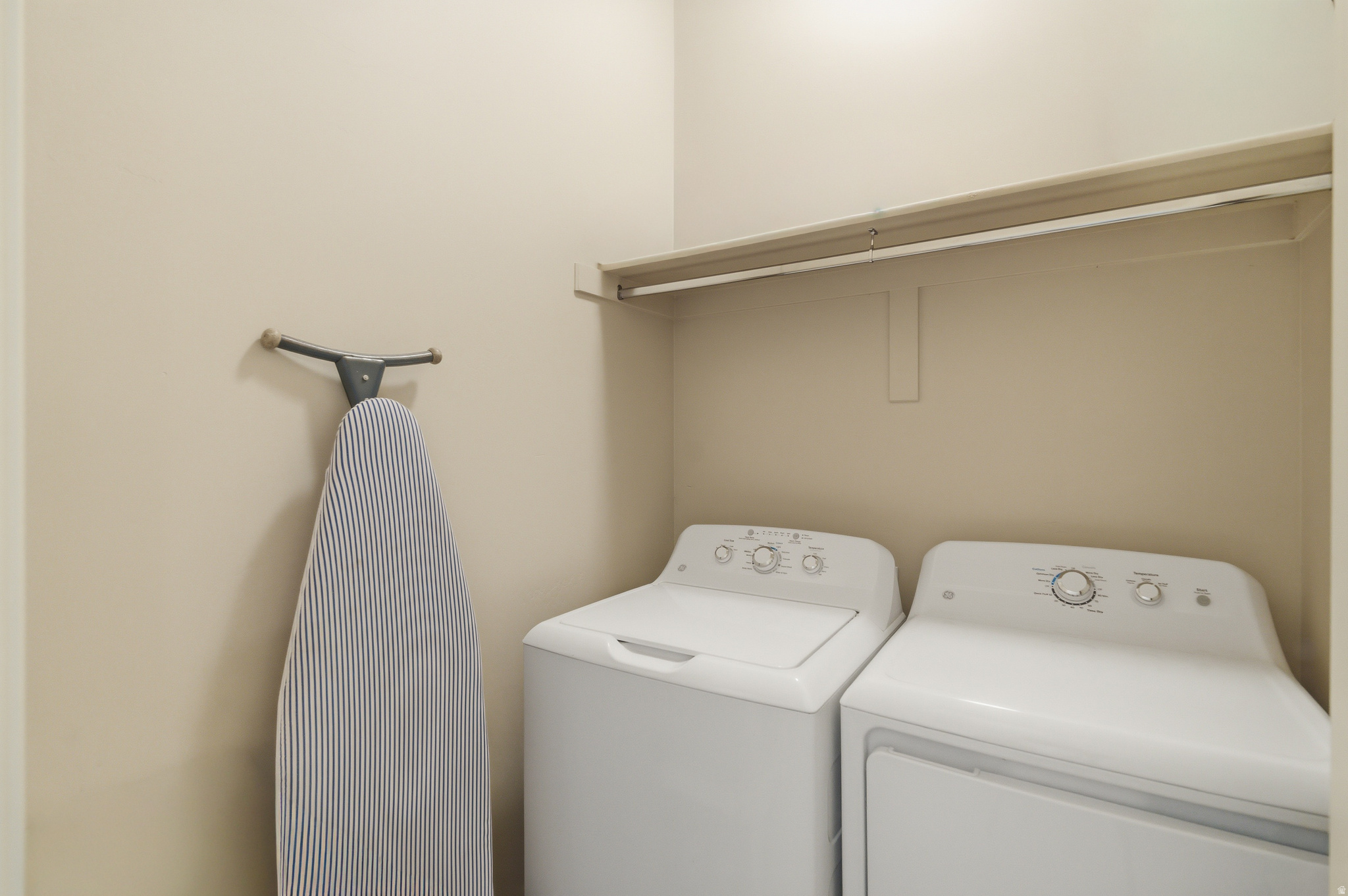 SKY RIDGE TOWNHOMES - Residential