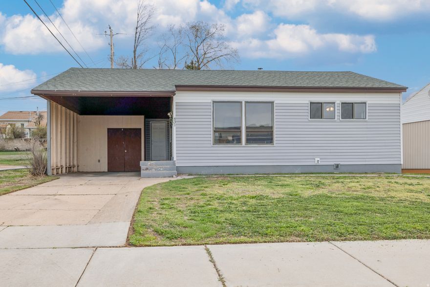 Charming 2-bed, 1-bath rambler with 845 sq ft of single-level living. Fresh paint throughout, original hardwood floors, and updated kitchen with painted cabinetry. Features central air, gas heat, and low-maintenance vinyl siding. Clean, move-in ready!