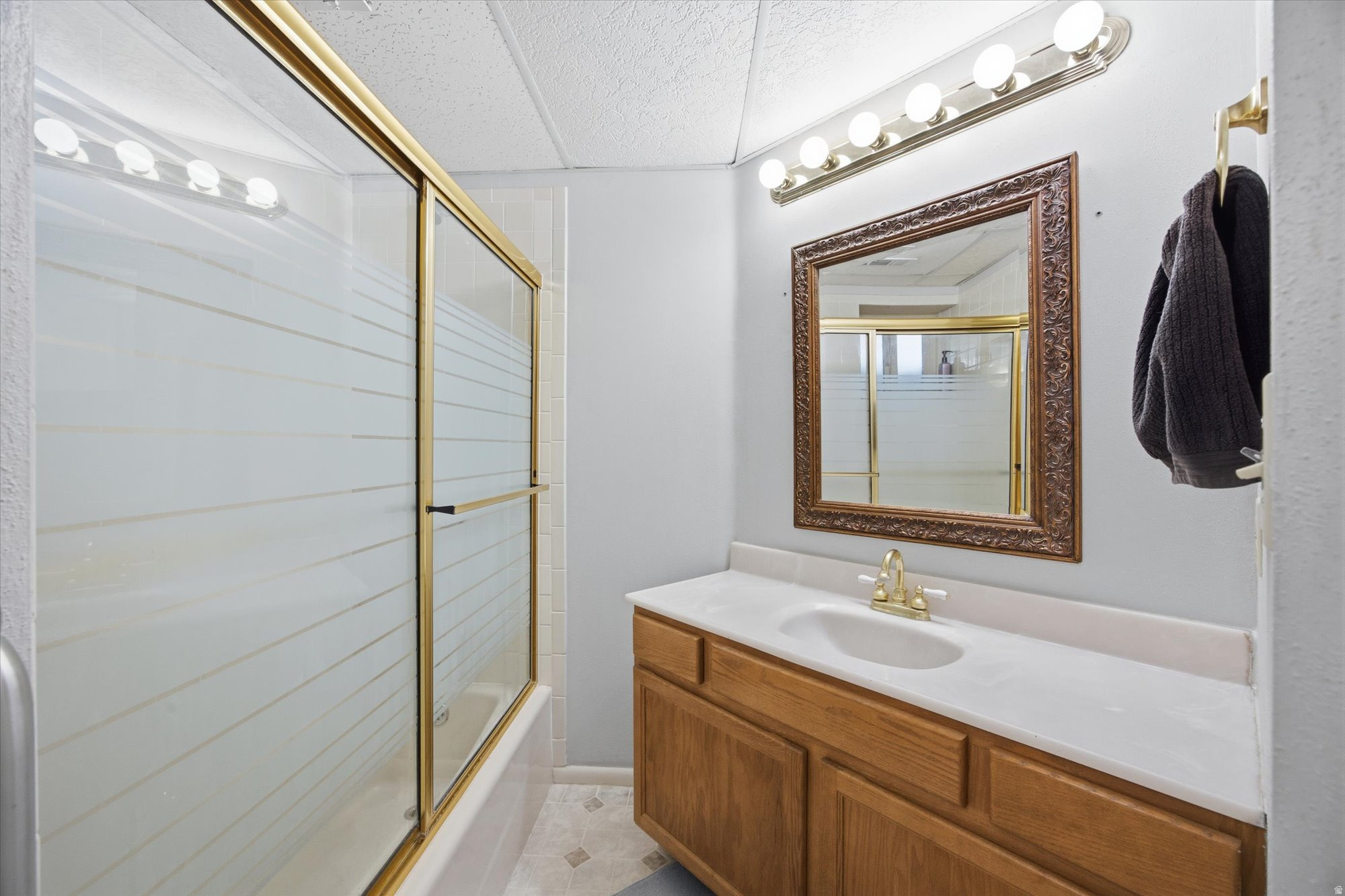 COUNTRY ROAD HAVEN - Residential