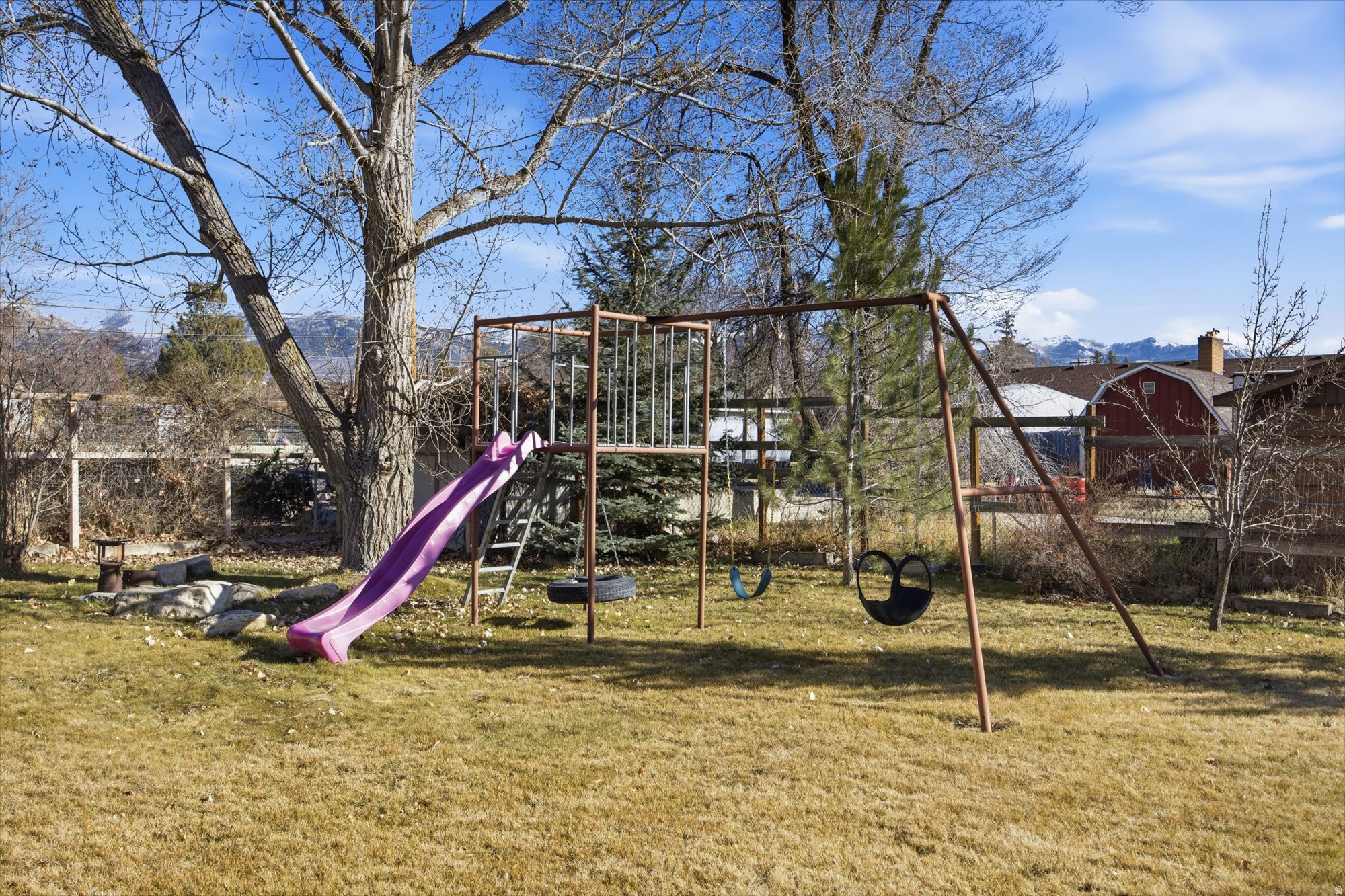 COUNTRY ROAD HAVEN - Residential