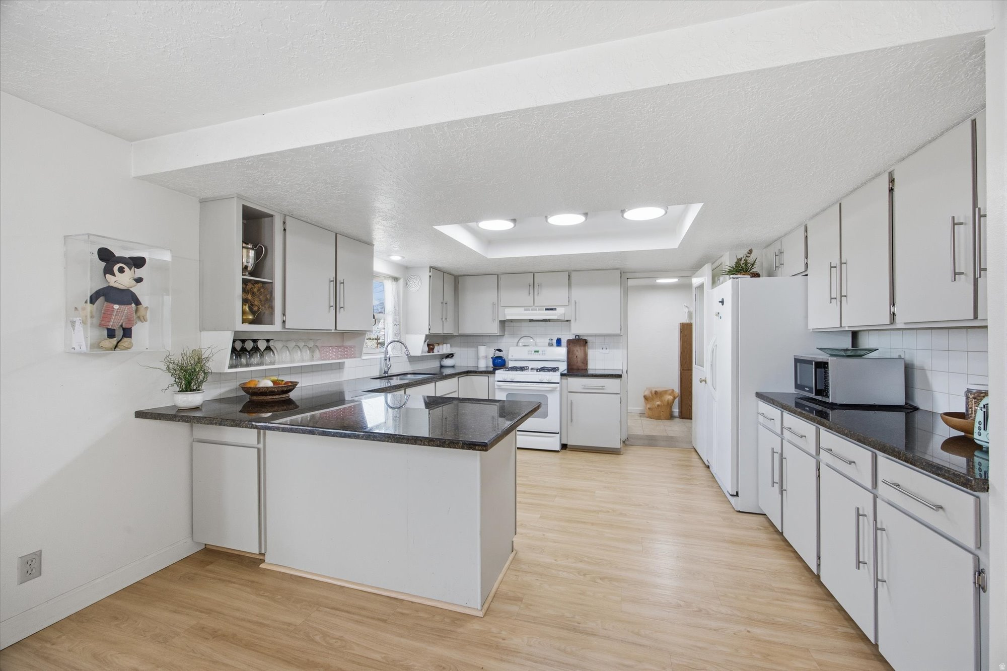 COUNTRY ROAD HAVEN - Residential