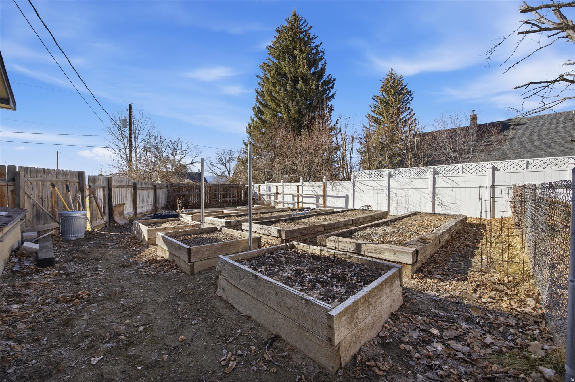 COUNTRY ROAD HAVEN - Residential