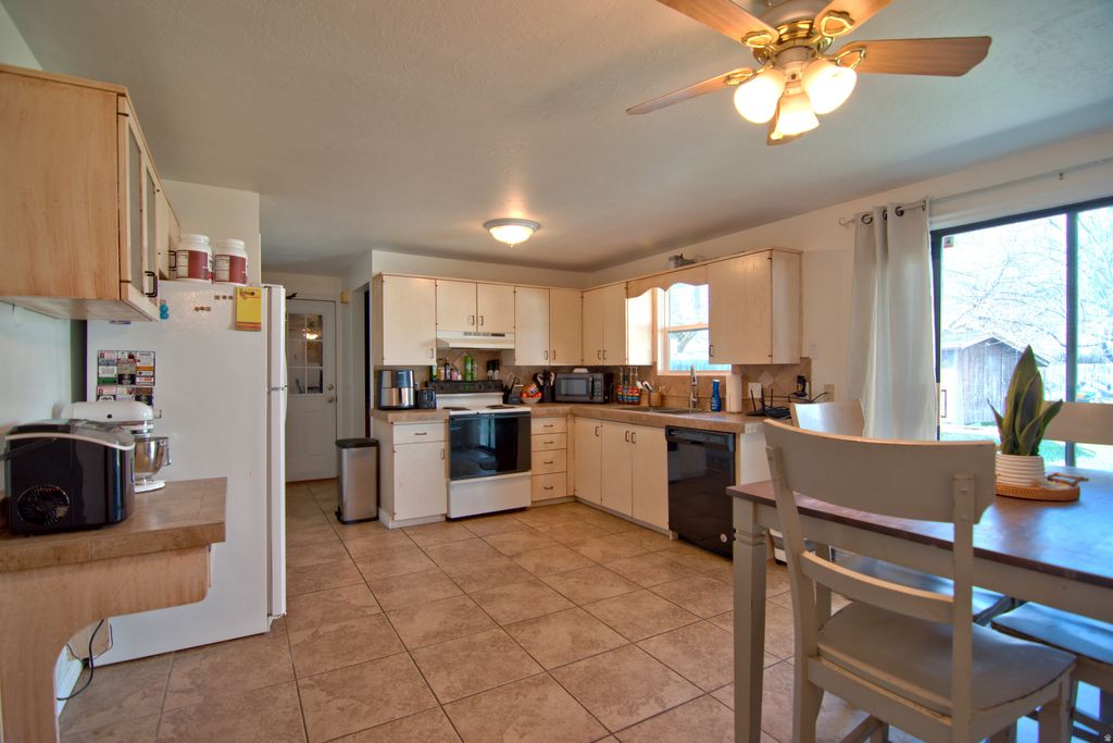 Photo of 211 E 1ST N, Preston, ID 83263 (MLS # 2145025)