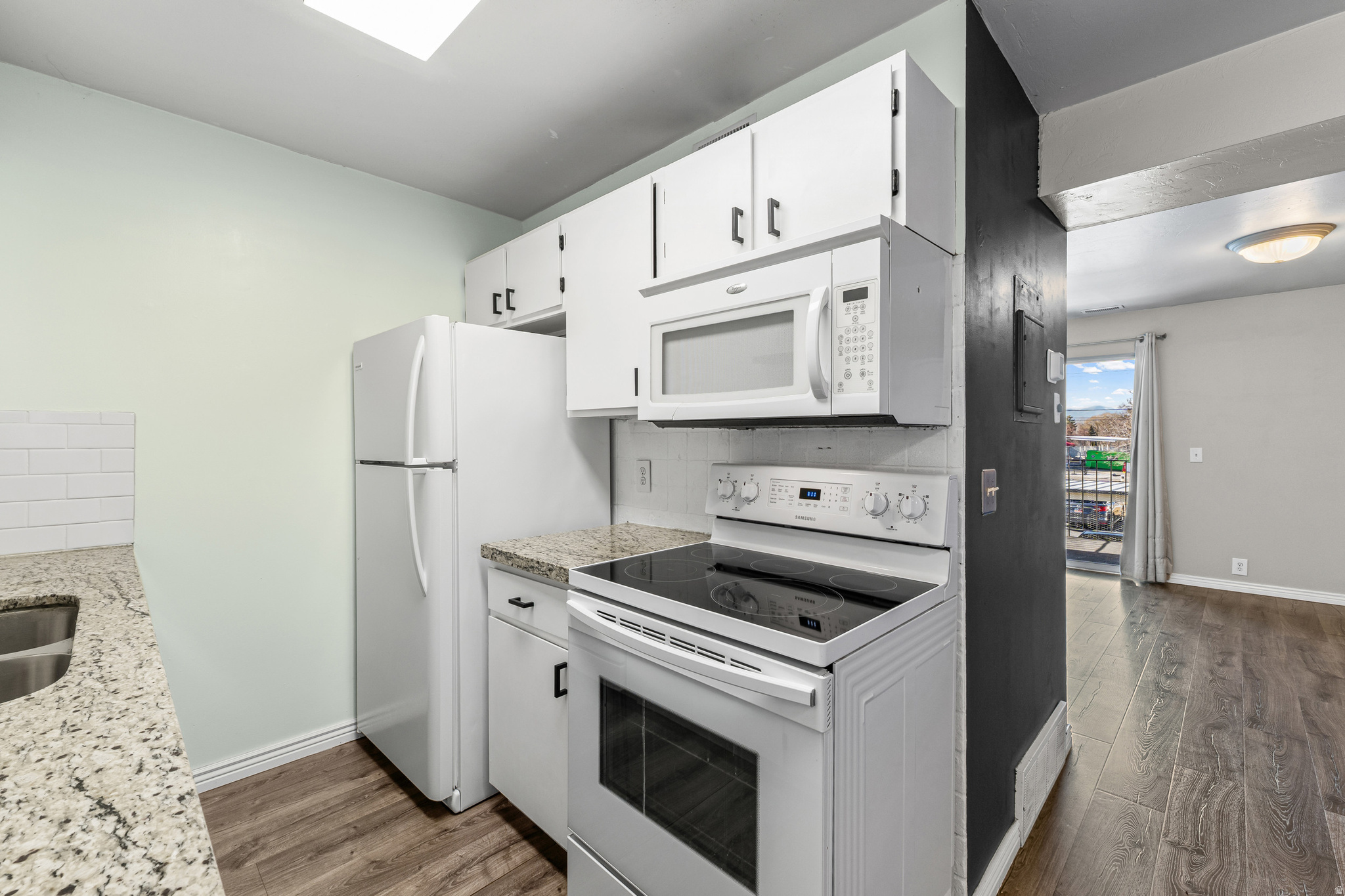 COTTONWOODS AT VINE - Residential