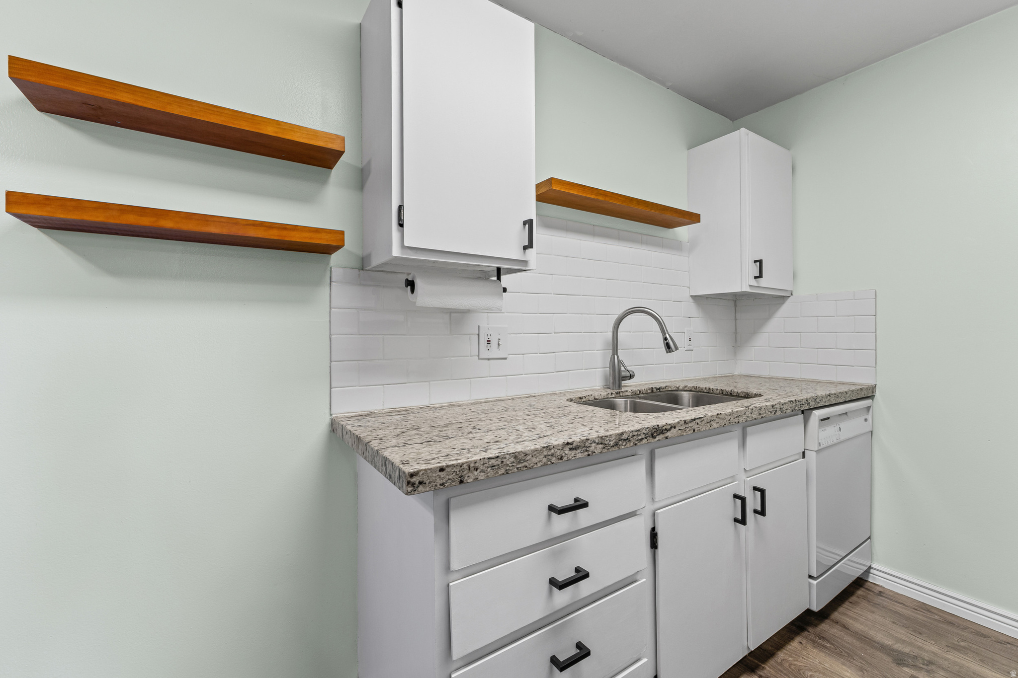 COTTONWOODS AT VINE - Residential