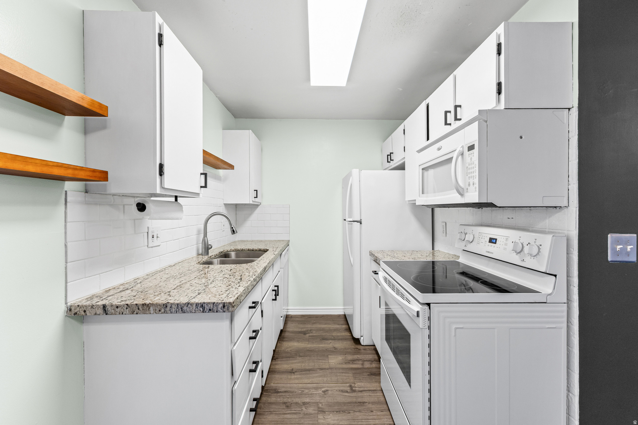 COTTONWOODS AT VINE - Residential