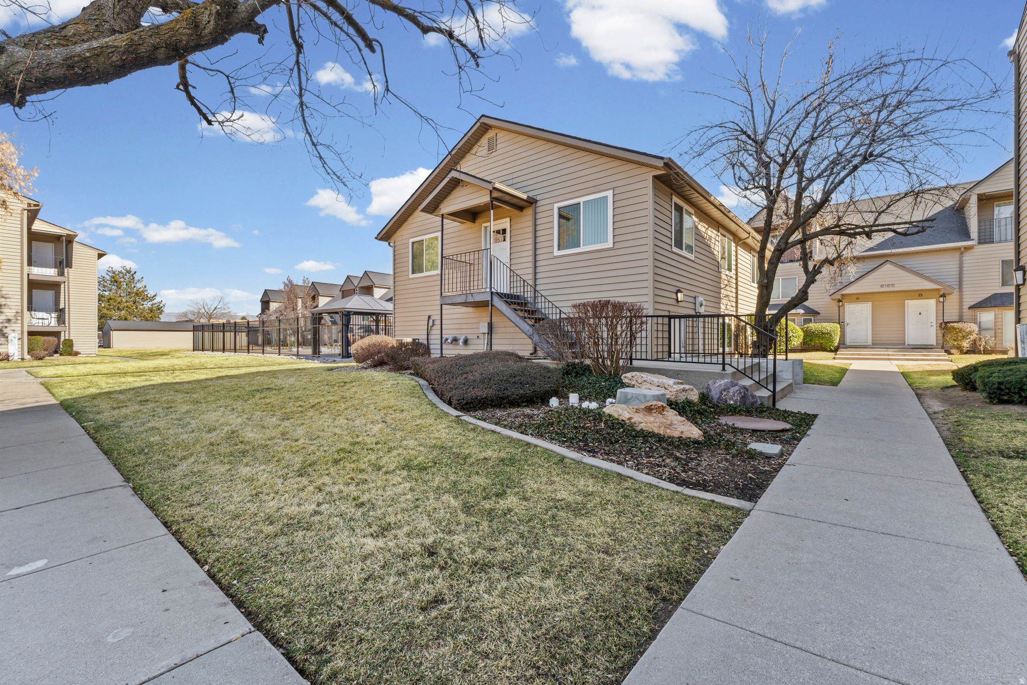 COTTONWOODS AT VINE - Residential