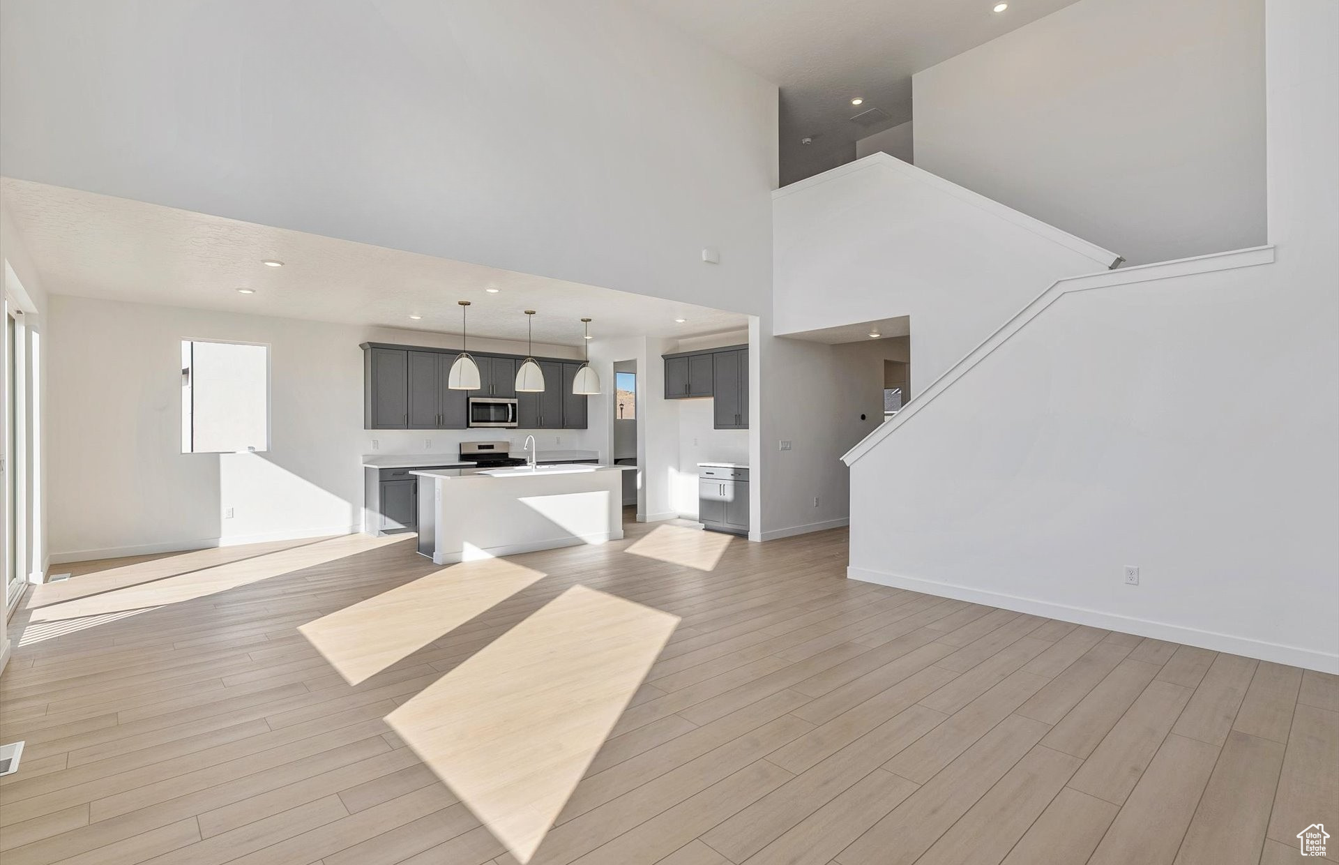 SUNSET FLATS - Residential