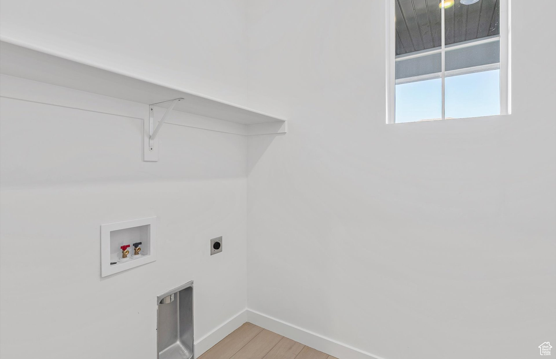 SUNSET FLATS - Residential