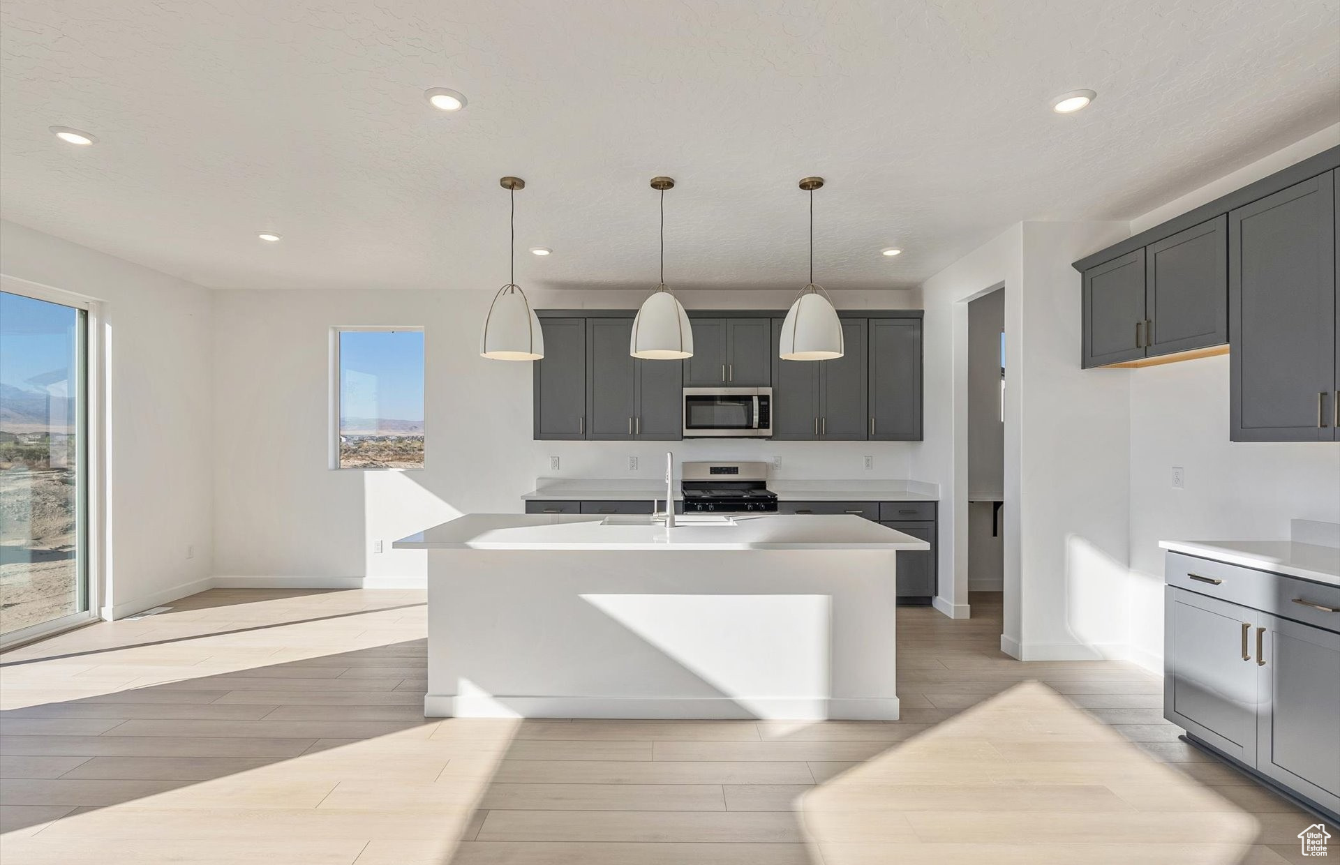 SUNSET FLATS - Residential