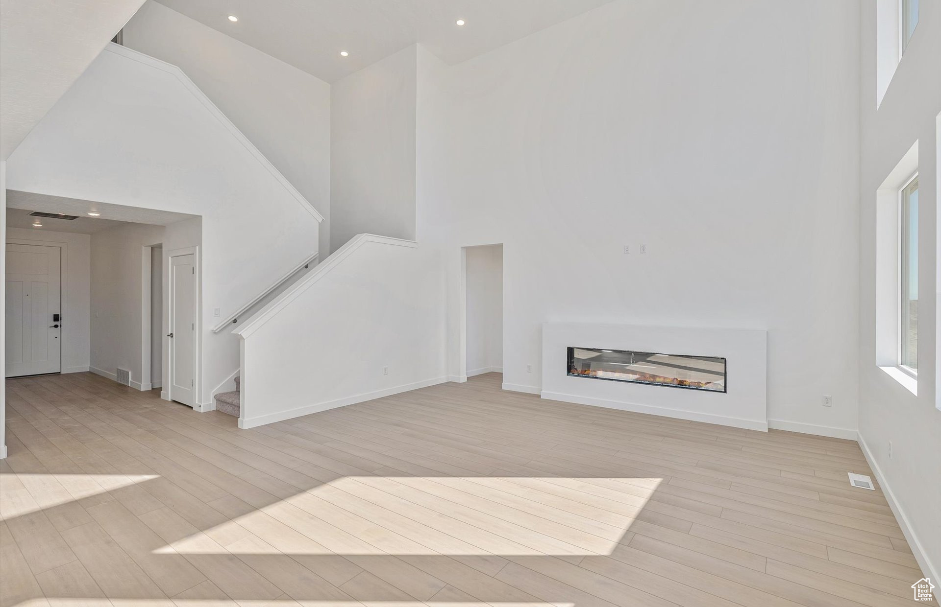 SUNSET FLATS - Residential