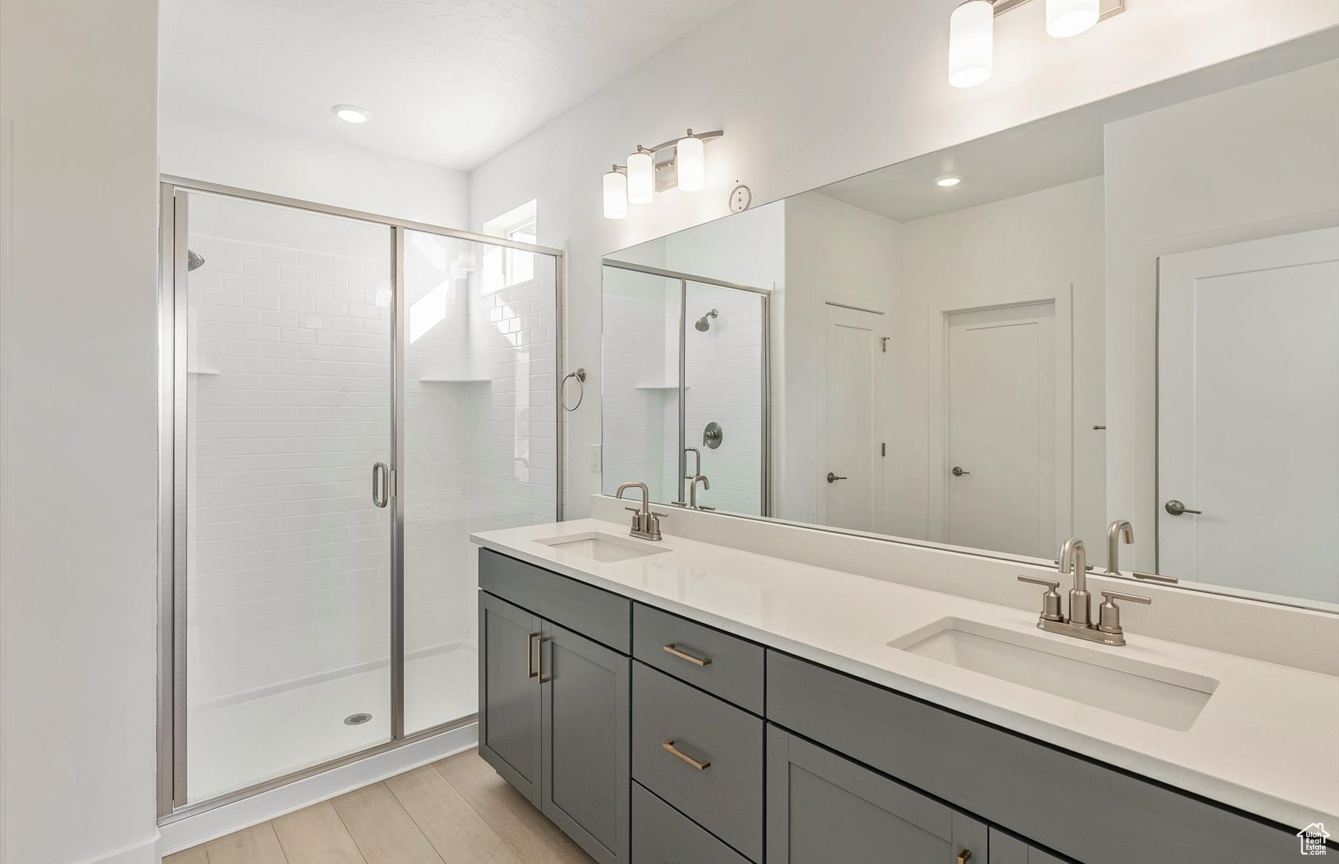 SUNSET FLATS - Residential