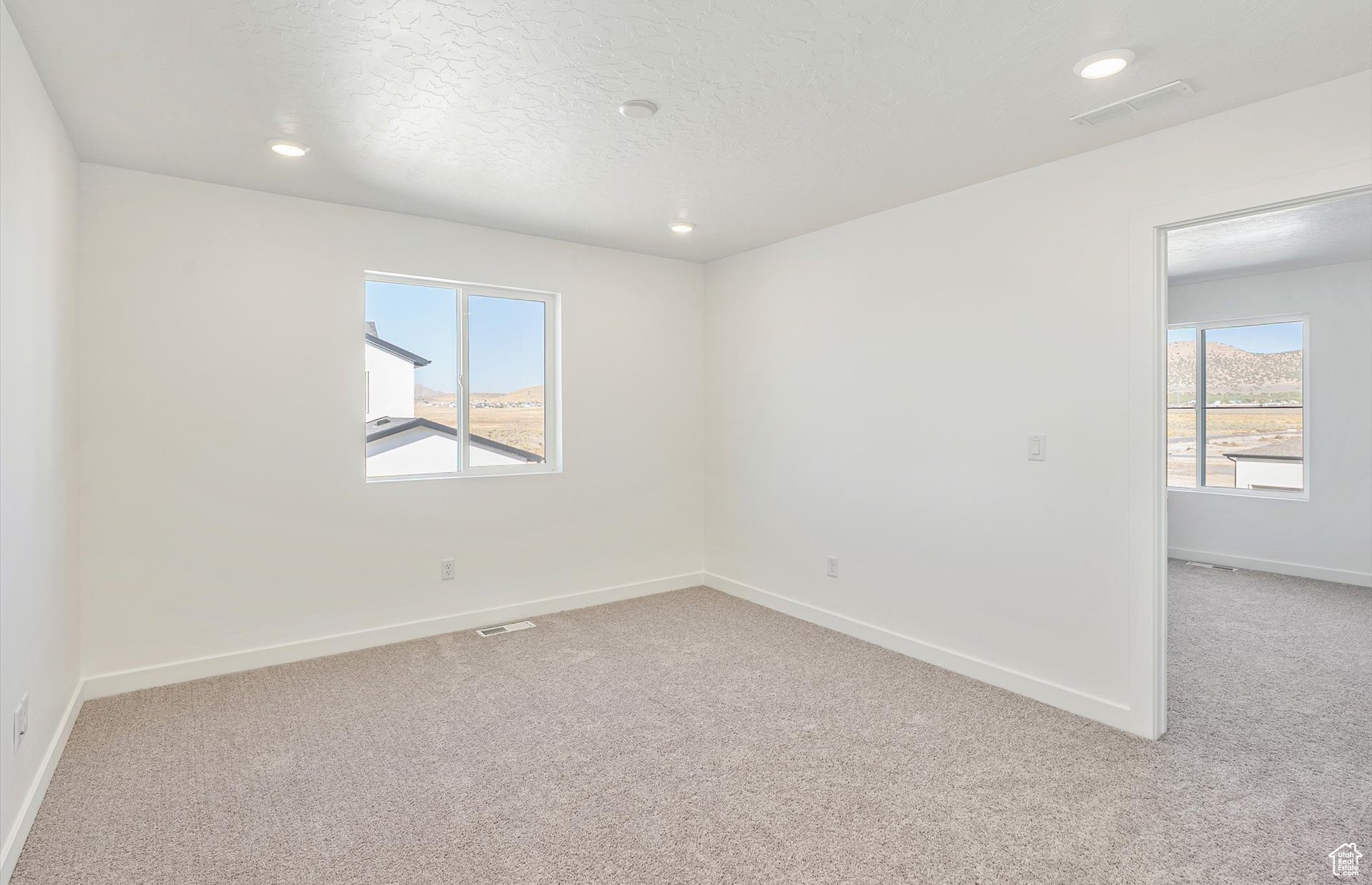 SUNSET FLATS - Residential