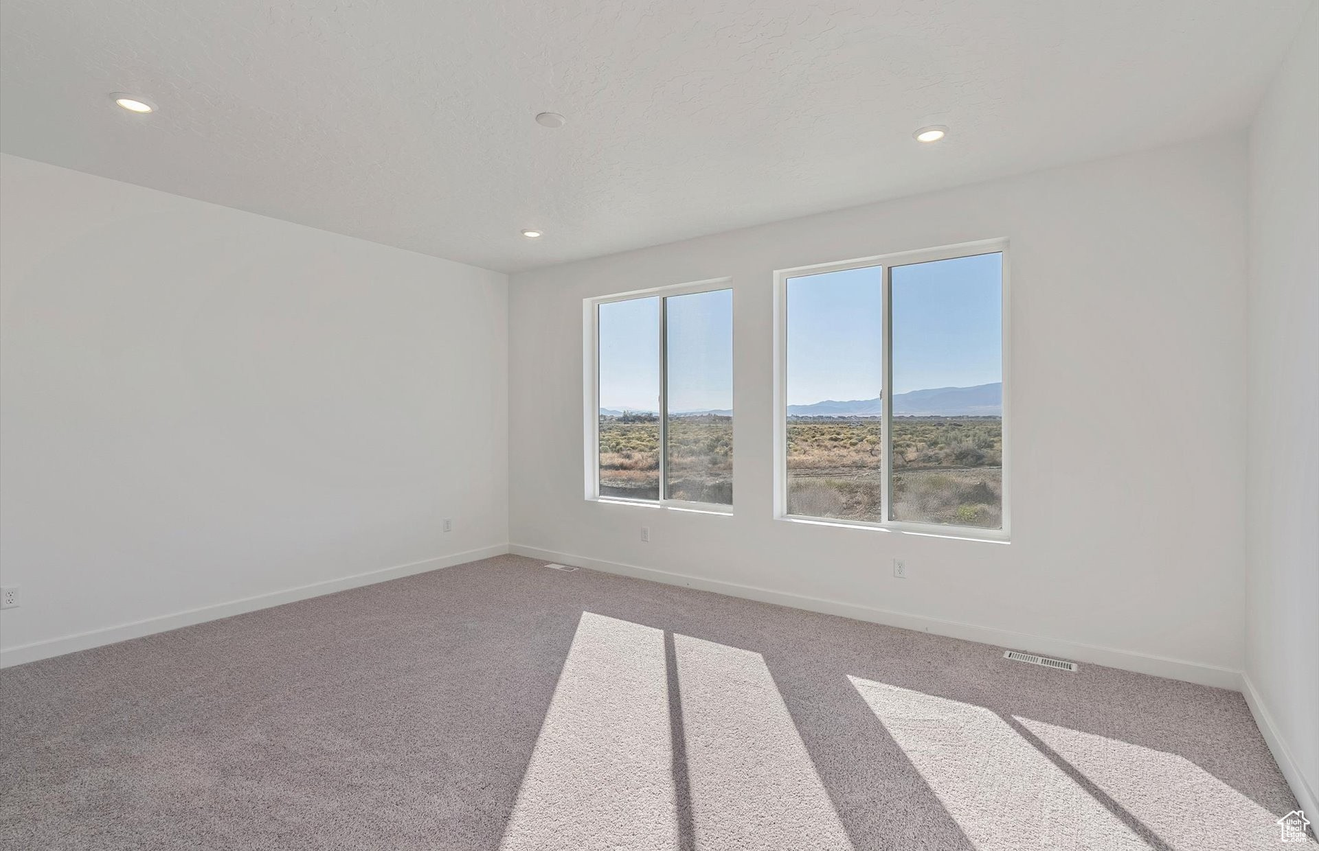 SUNSET FLATS - Residential