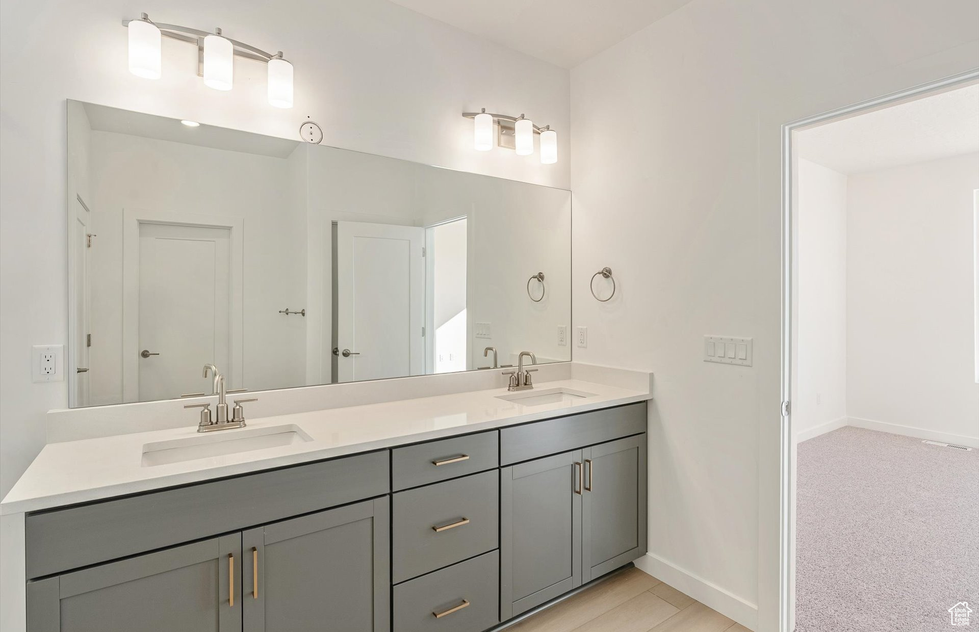 SUNSET FLATS - Residential