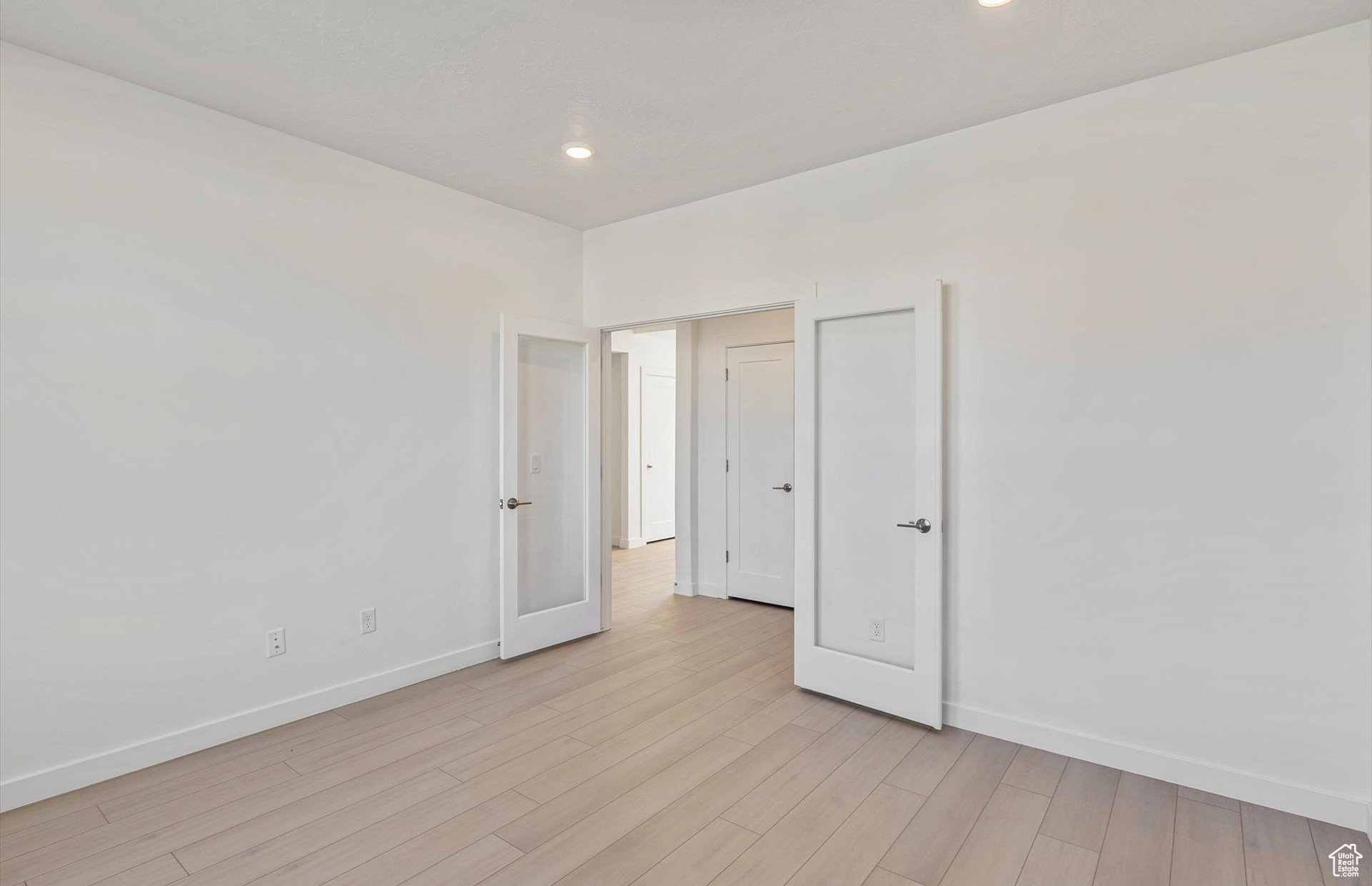 SUNSET FLATS - Residential