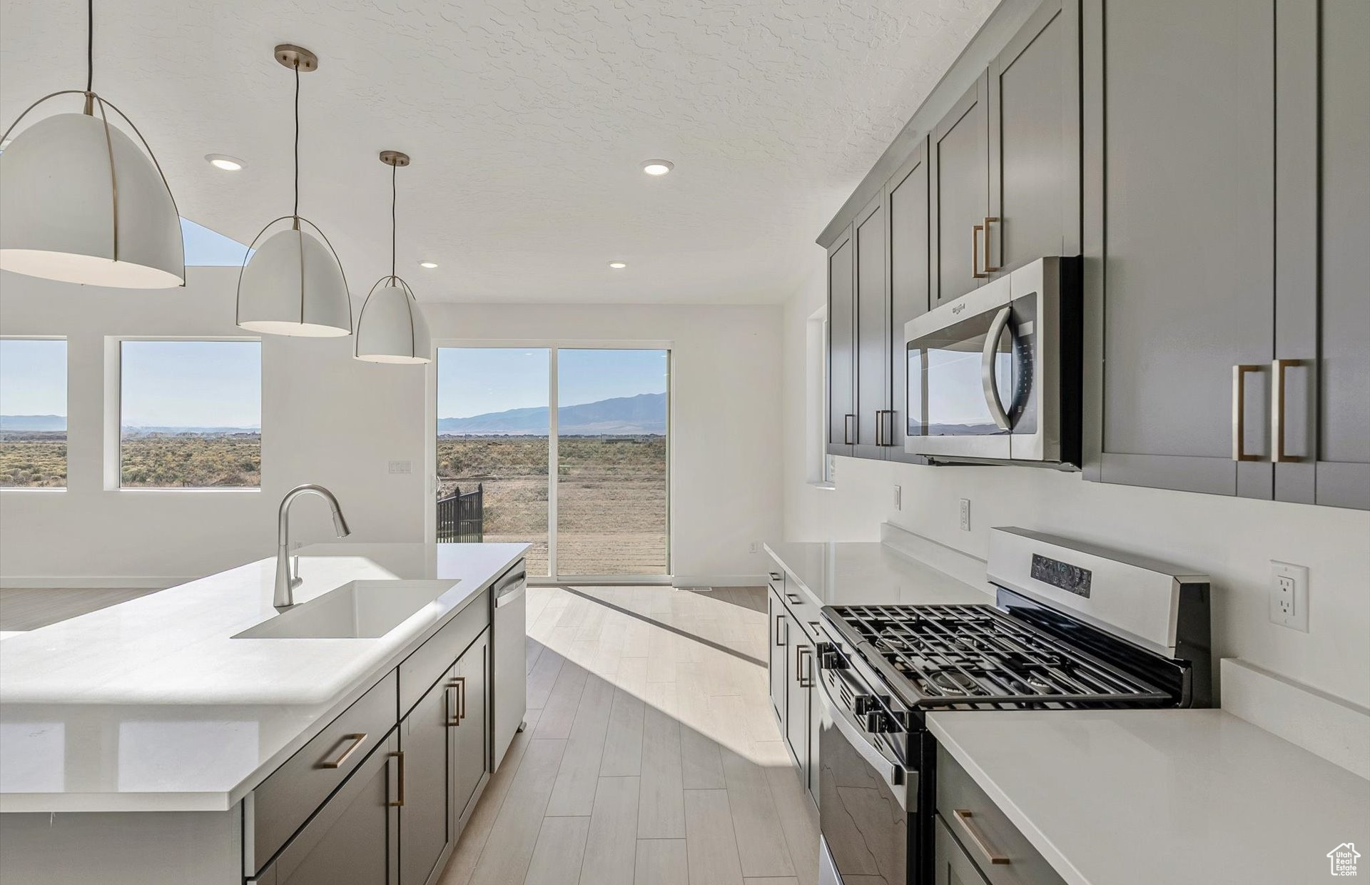 SUNSET FLATS - Residential