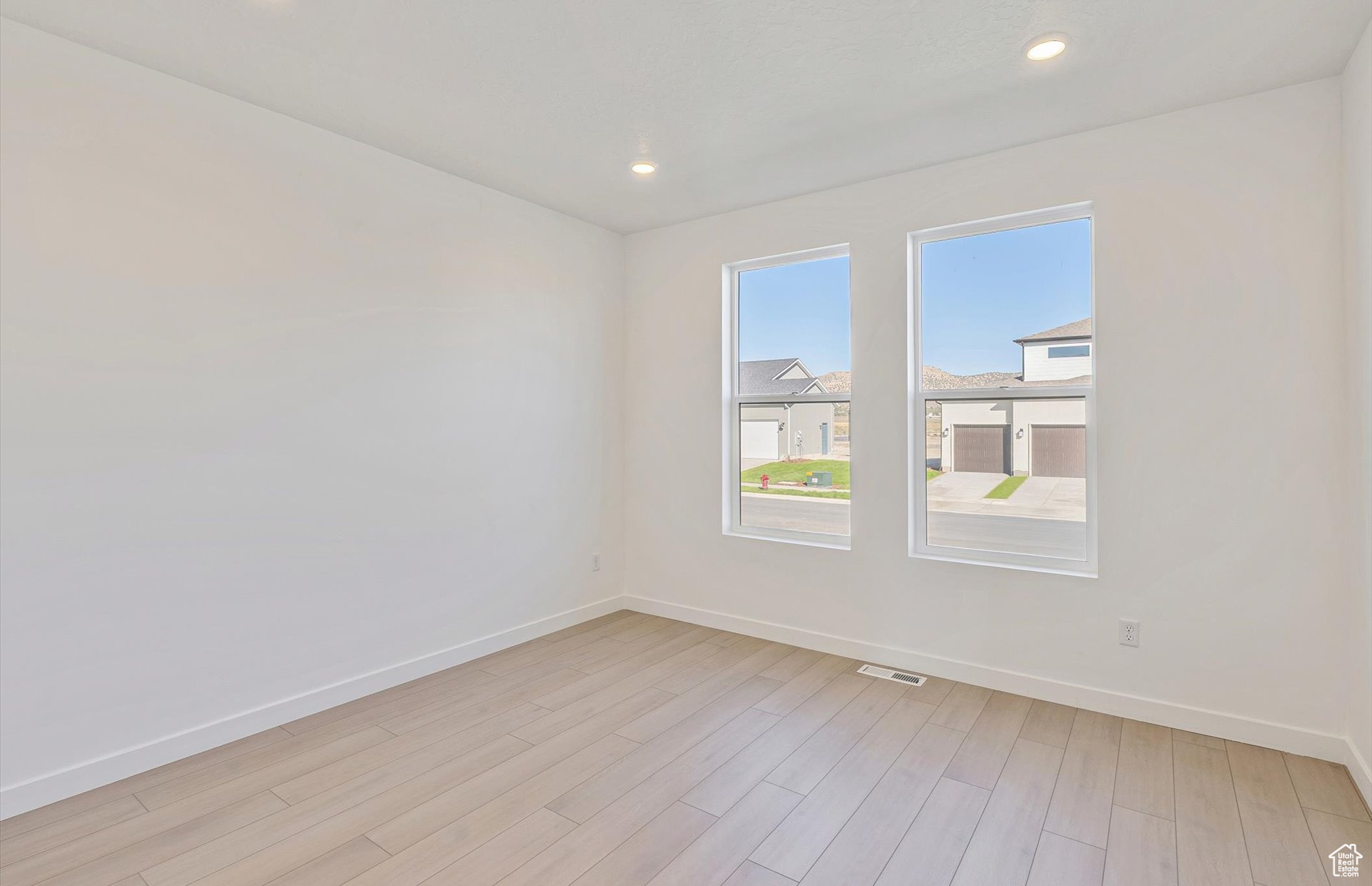 SUNSET FLATS - Residential