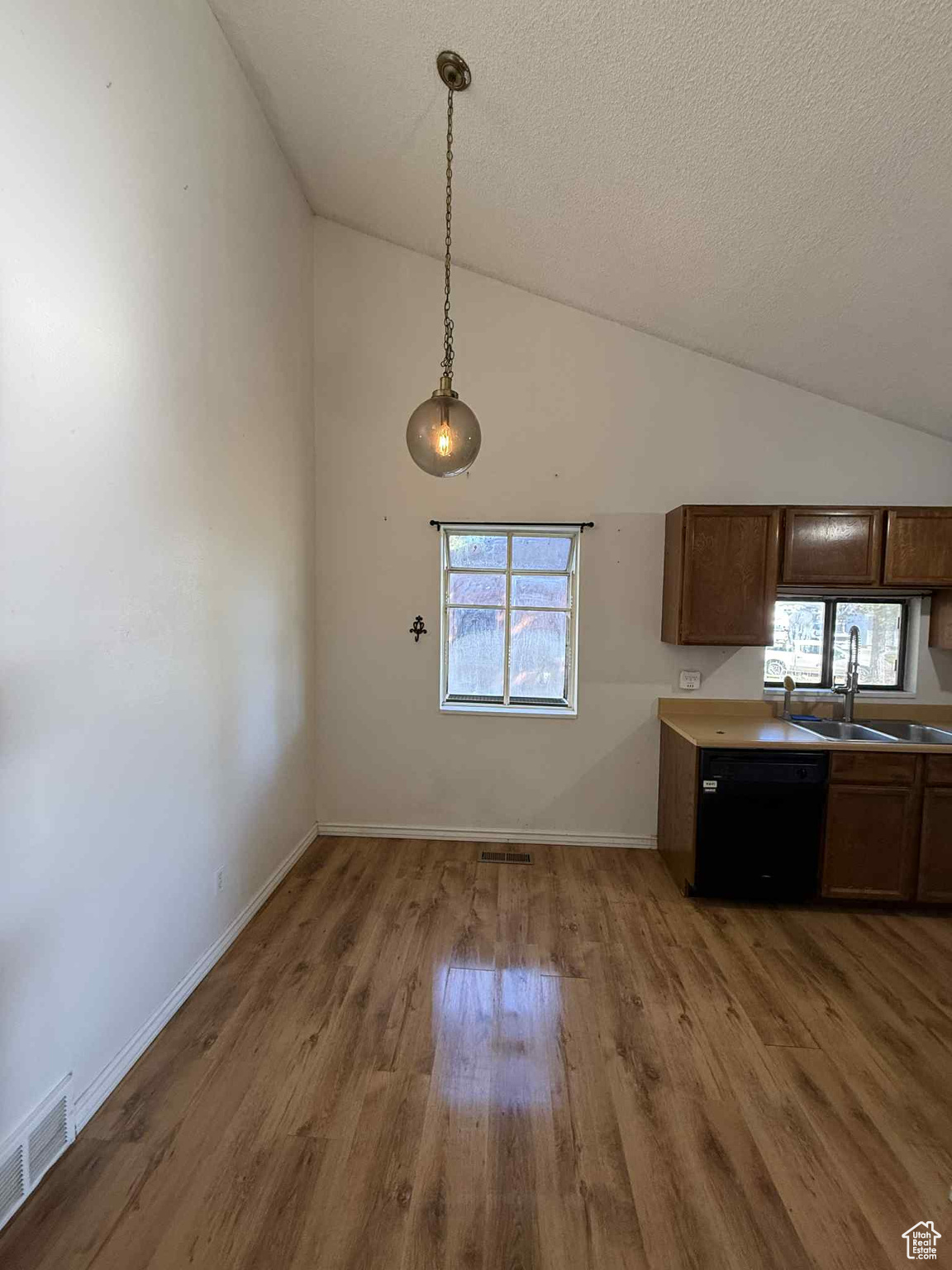 COTTONWOOD VILLAGE - Residential Income