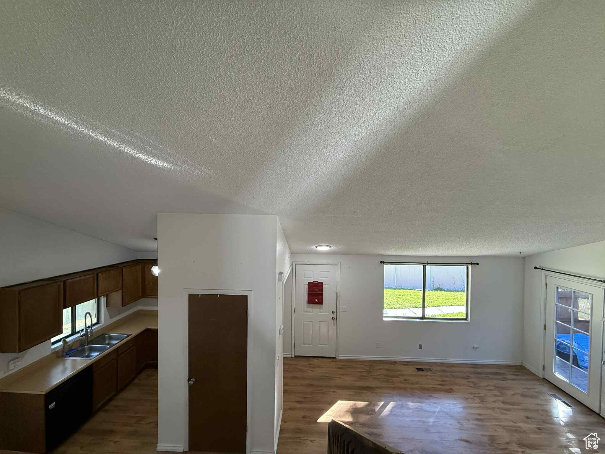 COTTONWOOD VILLAGE - Residential Income