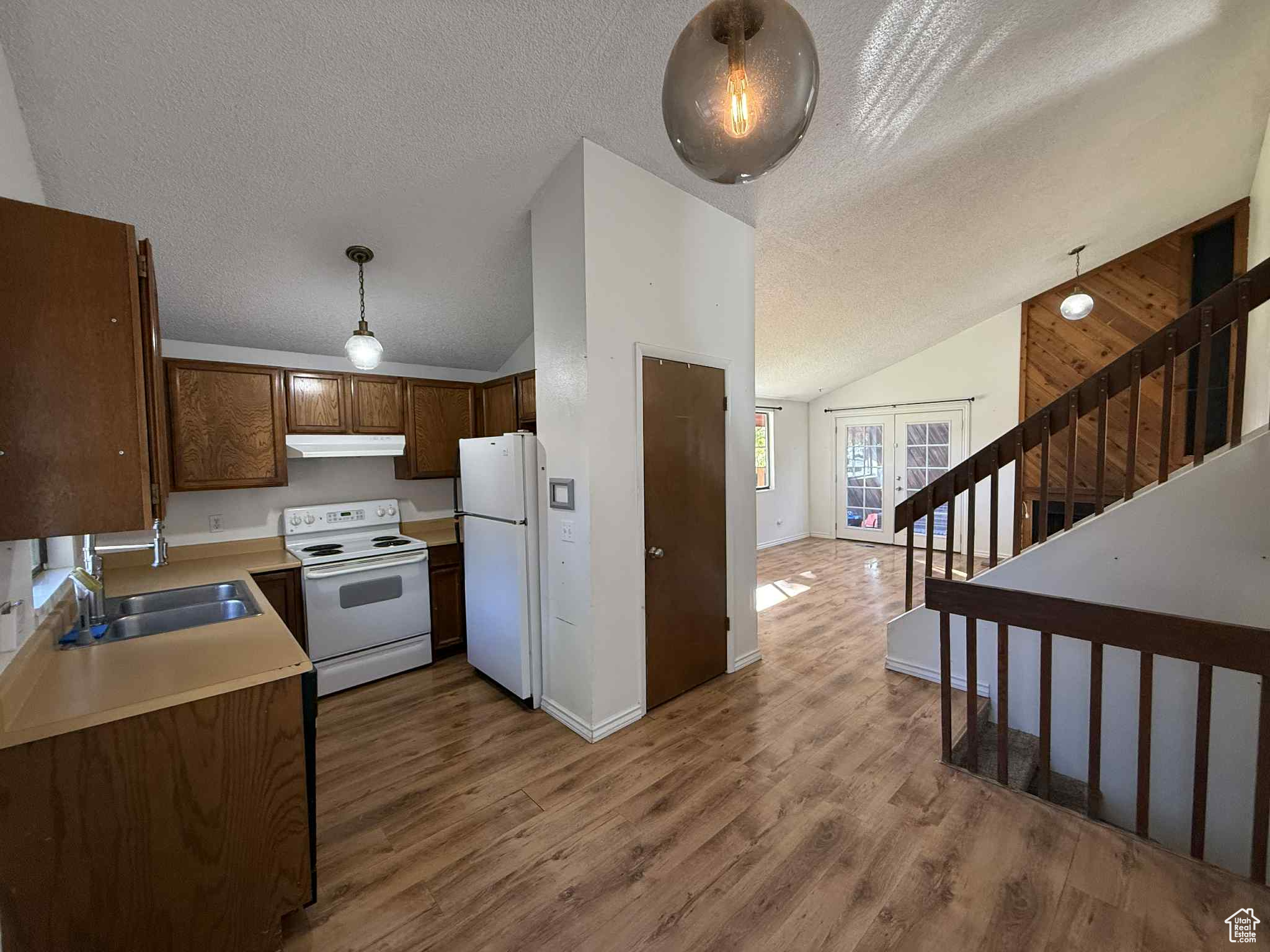 COTTONWOOD VILLAGE - Residential Income