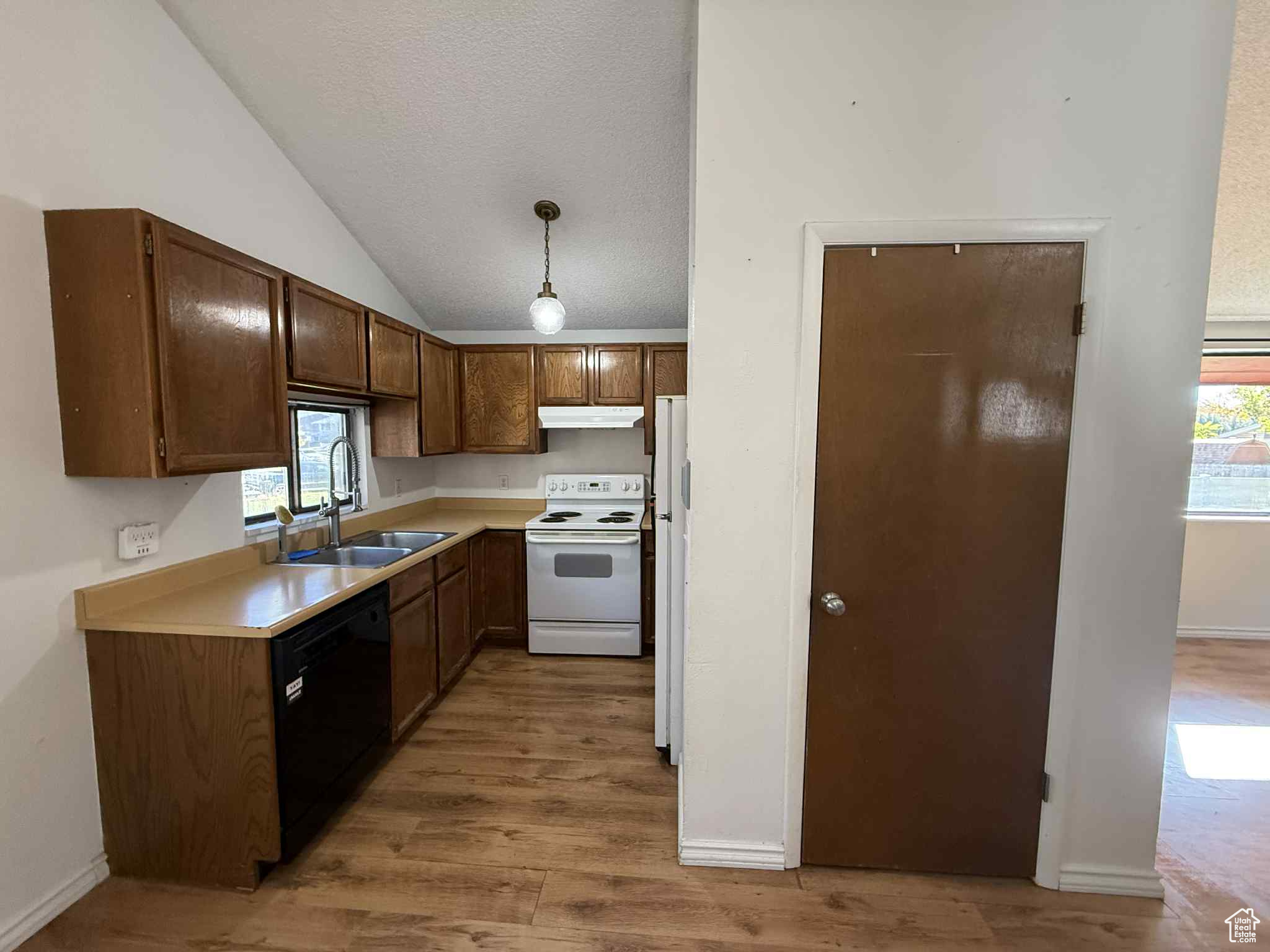 COTTONWOOD VILLAGE - Residential Income