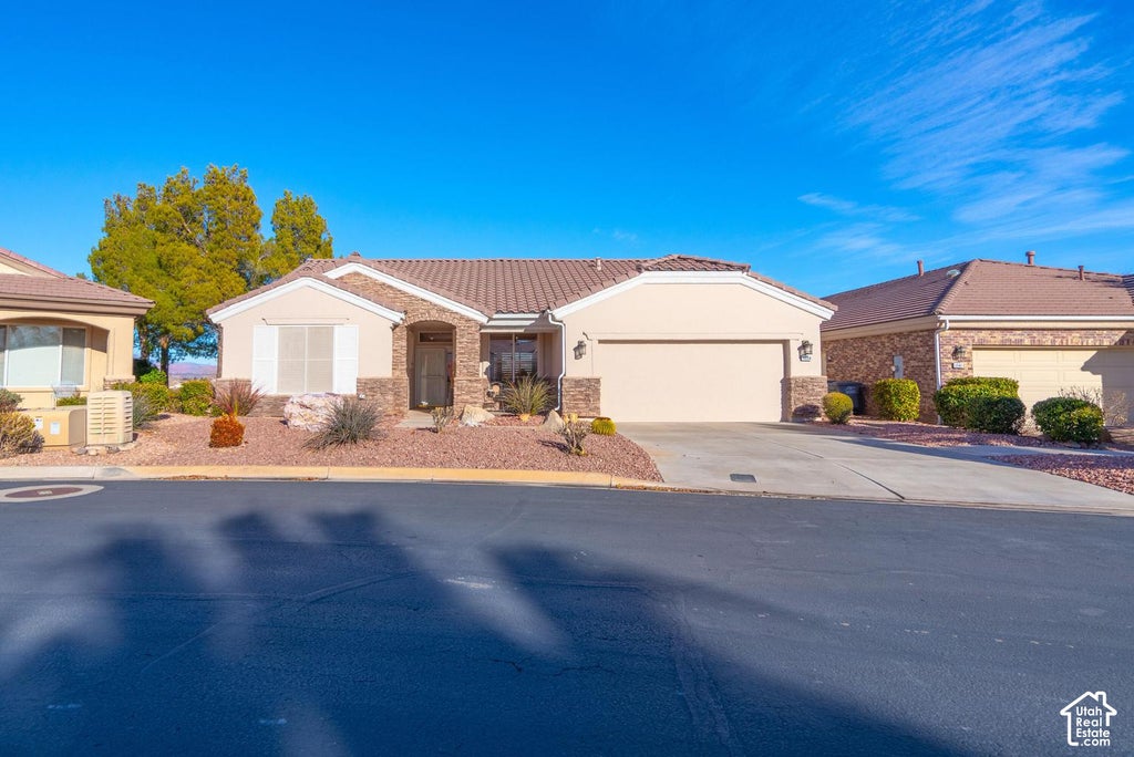 Photo of 1554 W POPPY HILLS CIR, Saint George, UT 84790 (MLS # 2187332)