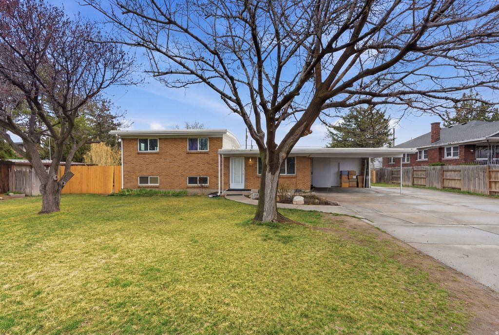 Photo of 3401 S LEE ANN ST W, West Valley City, UT 84119 (MLS # 2141016)