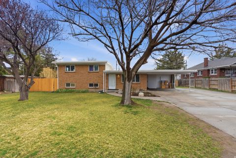 Photo of 3401 S LEE ANN ST W, West Valley City, UT 84119 (MLS # 2141016)