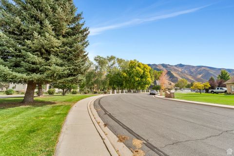 Tiny photo for 695 E 1700 N, Mapleton, UT 84664 (MLS # 2118604)