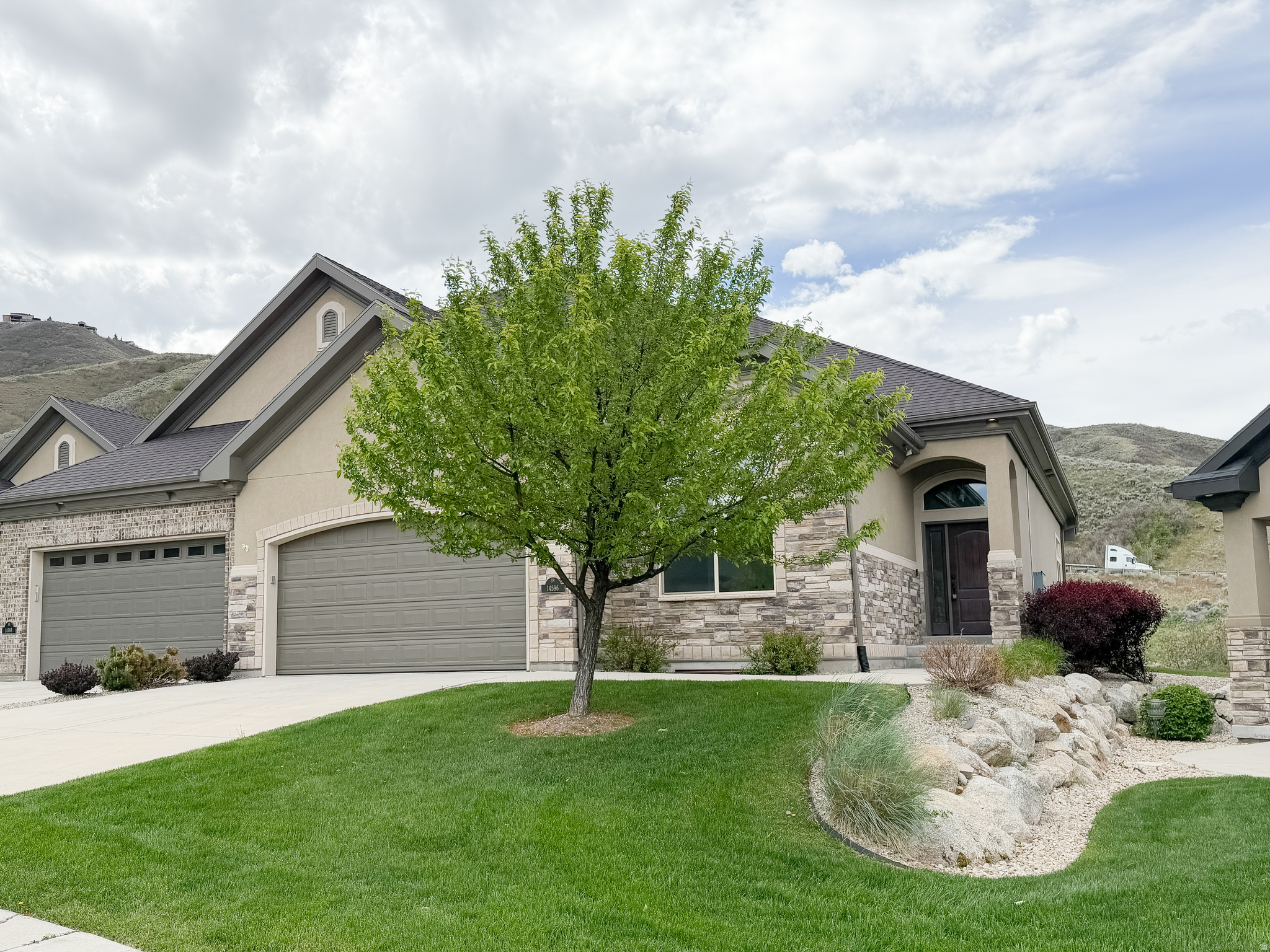 SUNSET RIDGE AT SOUTH MOUNTAIN - Residential Income