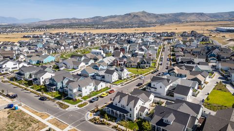 Tiny photo for 6889 W LAKE AVE, South Jordan, UT 84009 (MLS # 2129730)