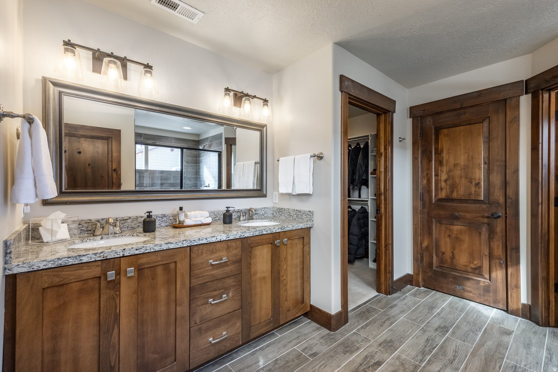 IROQUOIS - Residential