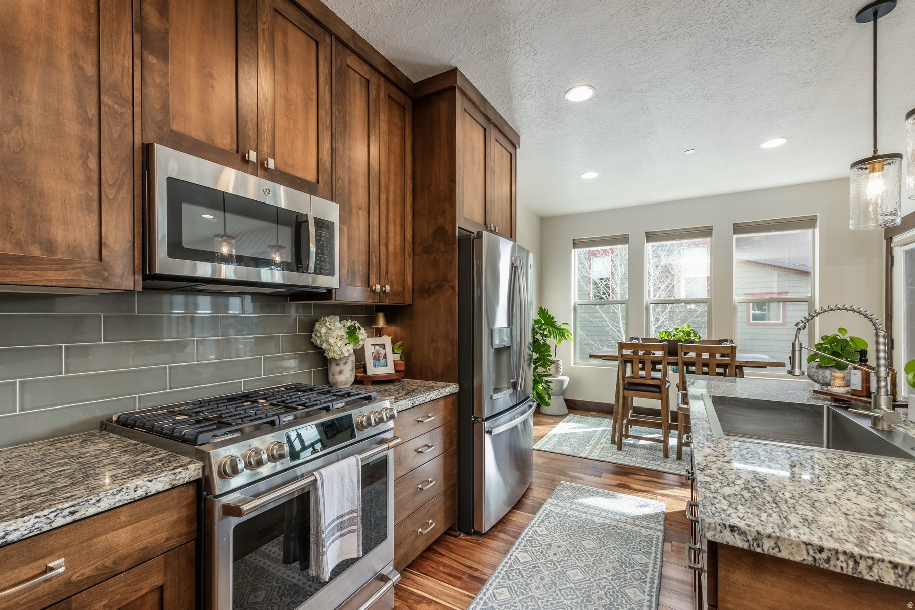 IROQUOIS - Residential