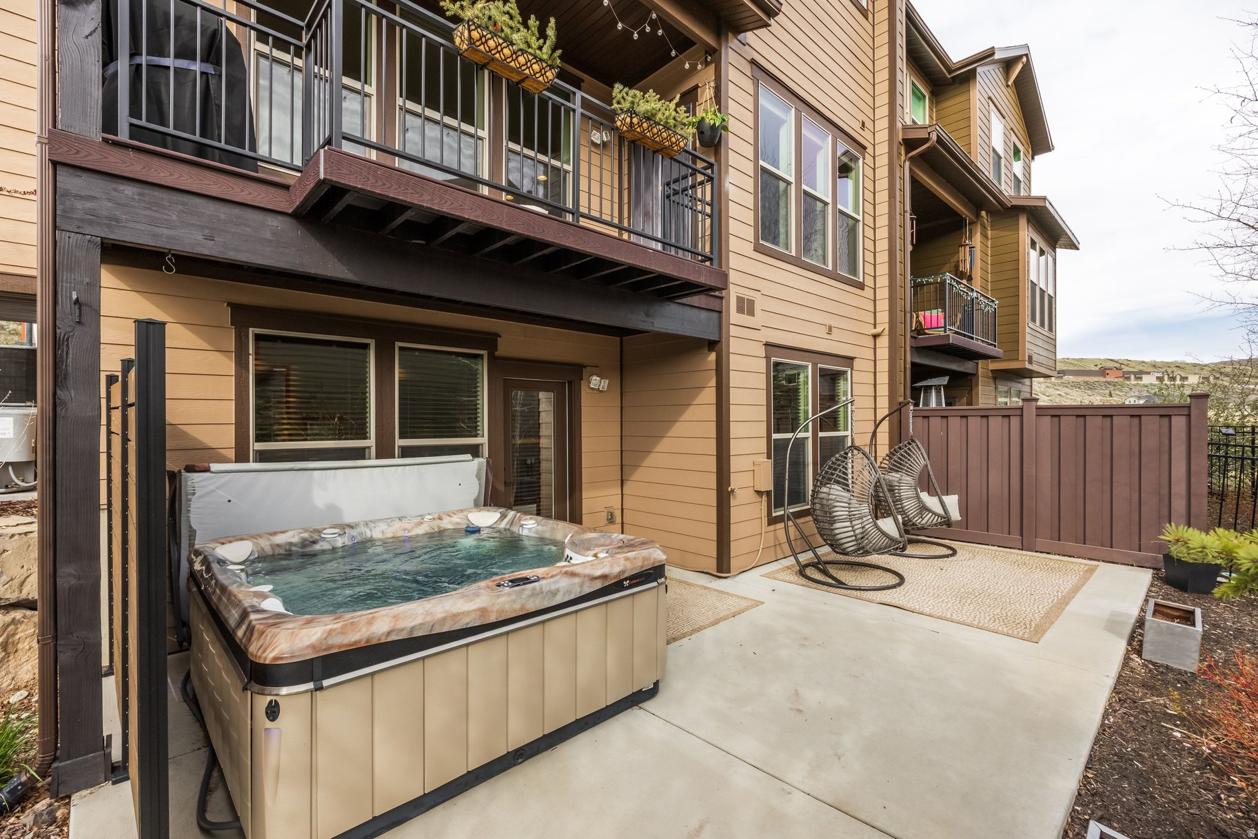 IROQUOIS - Residential