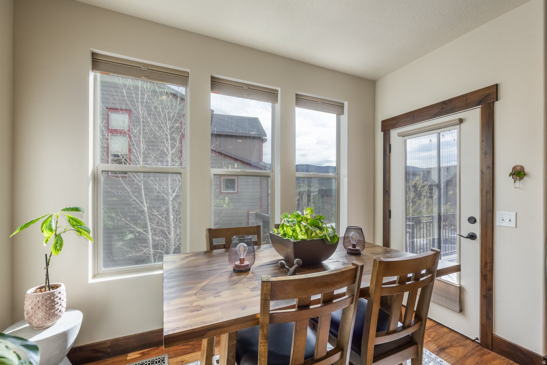 IROQUOIS - Residential