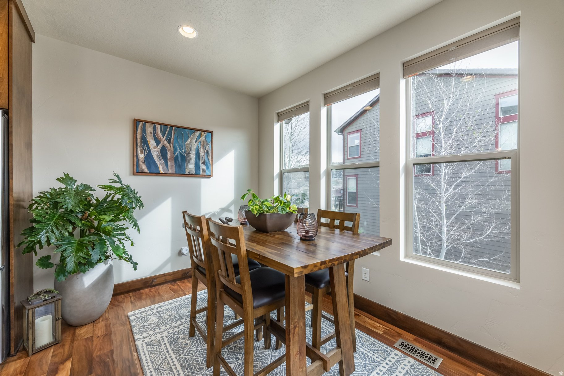 IROQUOIS - Residential