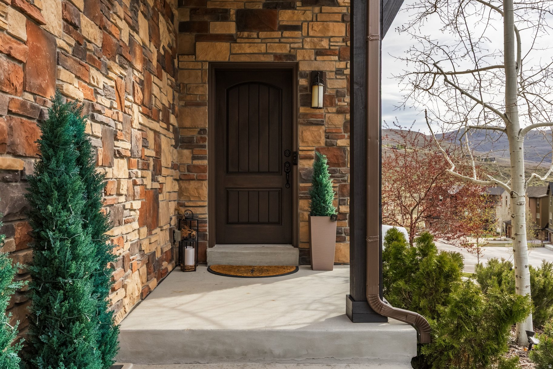 IROQUOIS - Residential