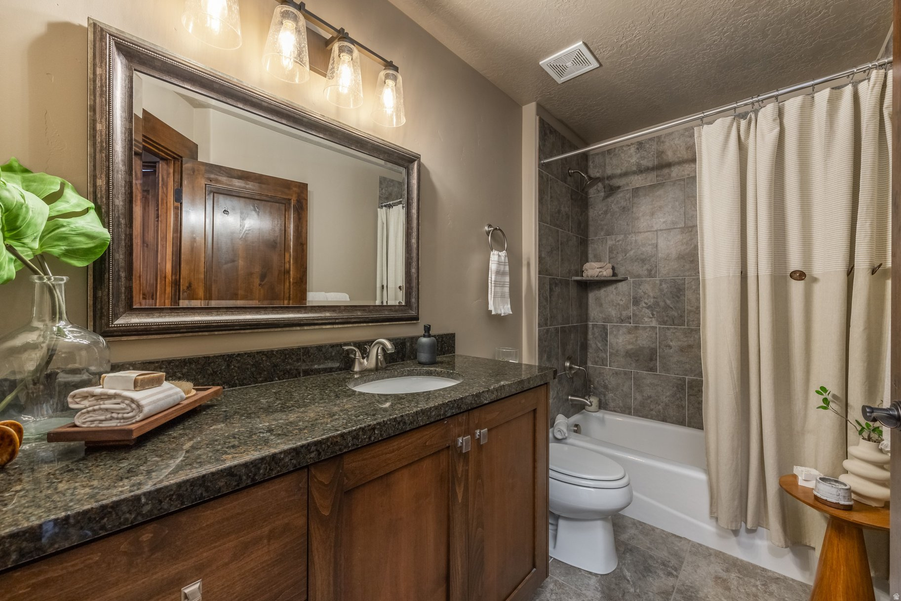 IROQUOIS - Residential