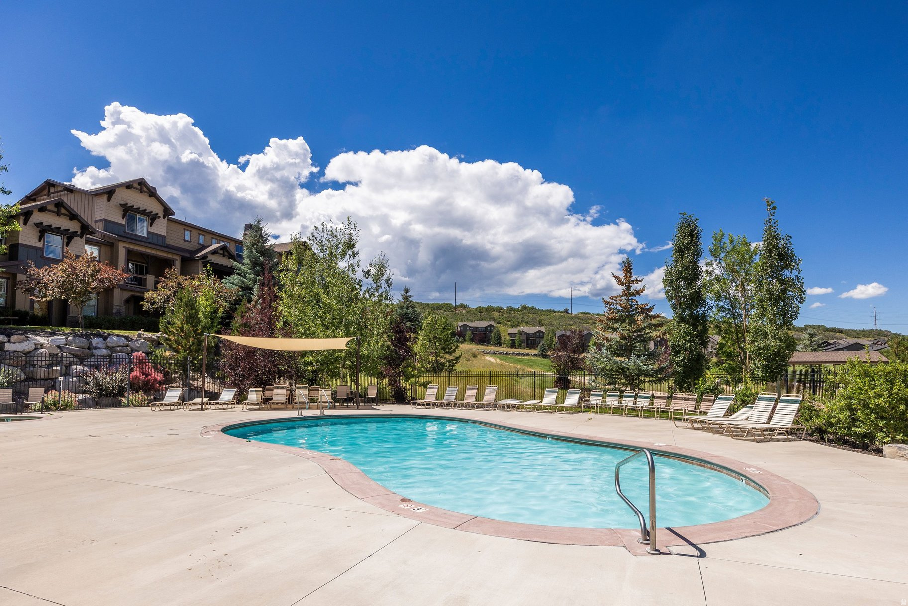 IROQUOIS - Residential