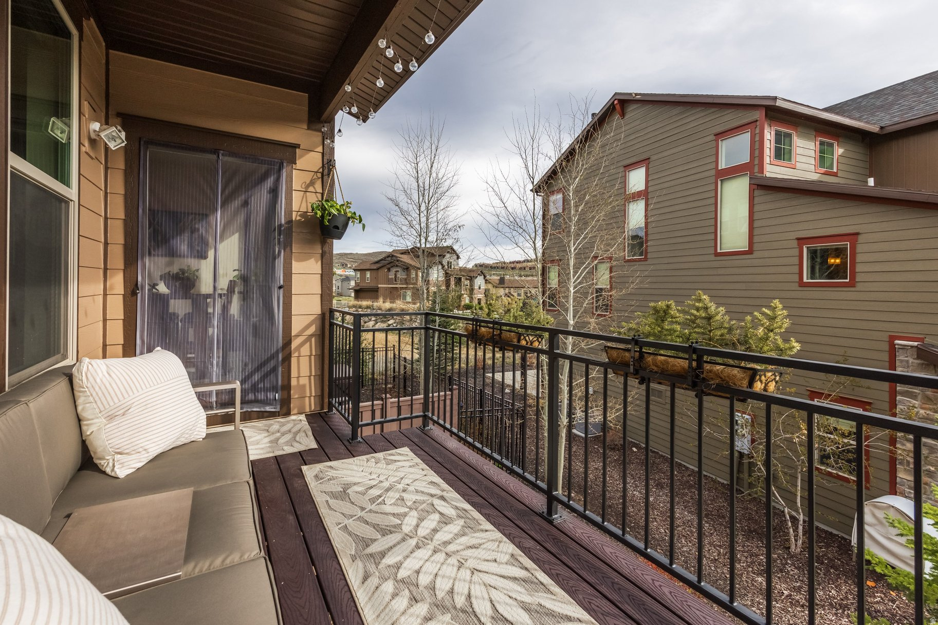 IROQUOIS - Residential