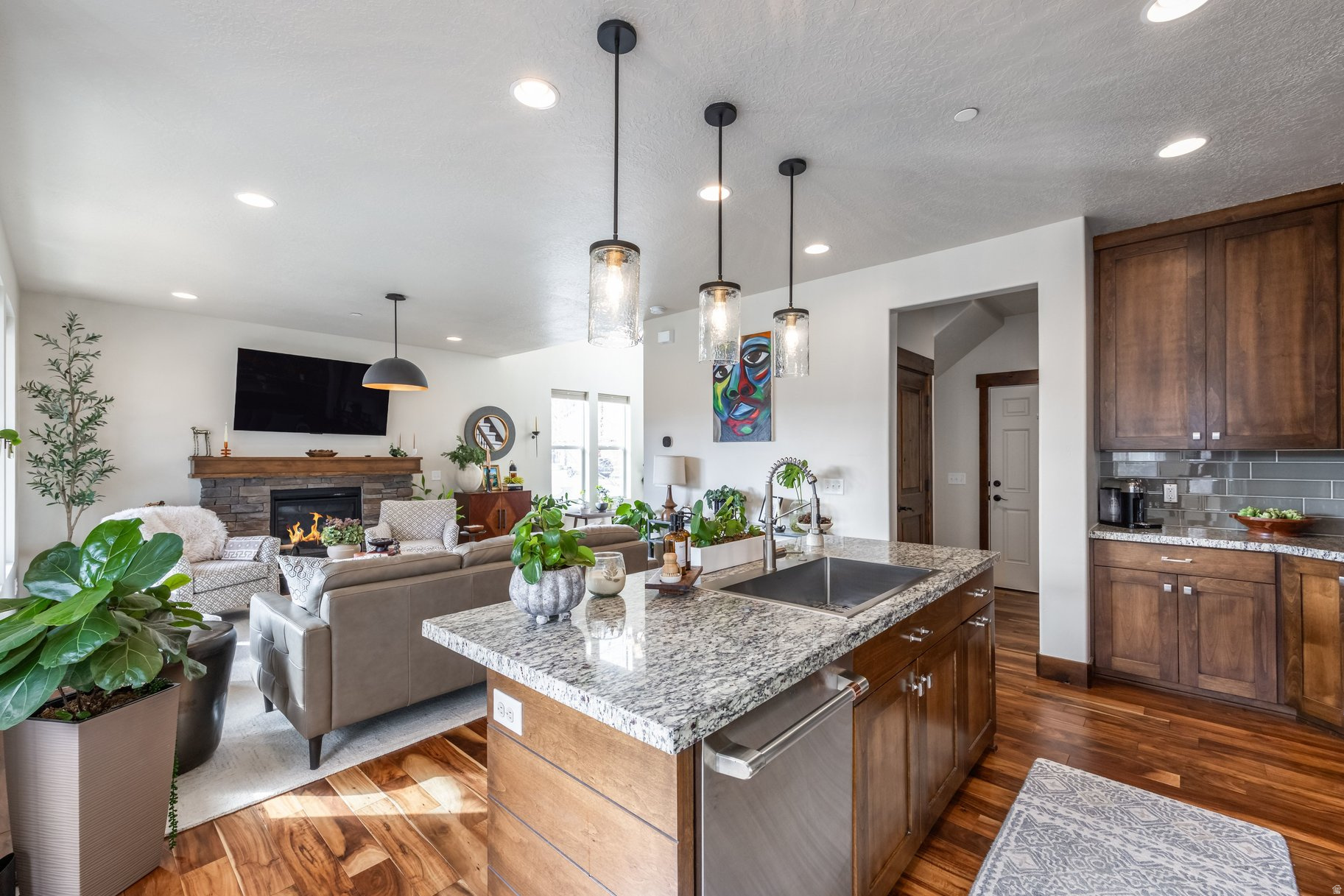 IROQUOIS - Residential