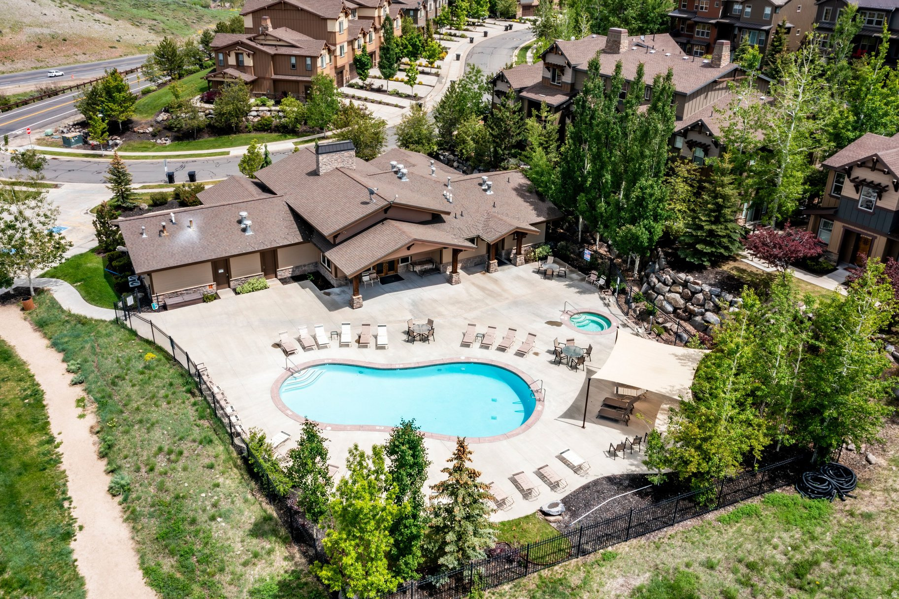 IROQUOIS - Residential