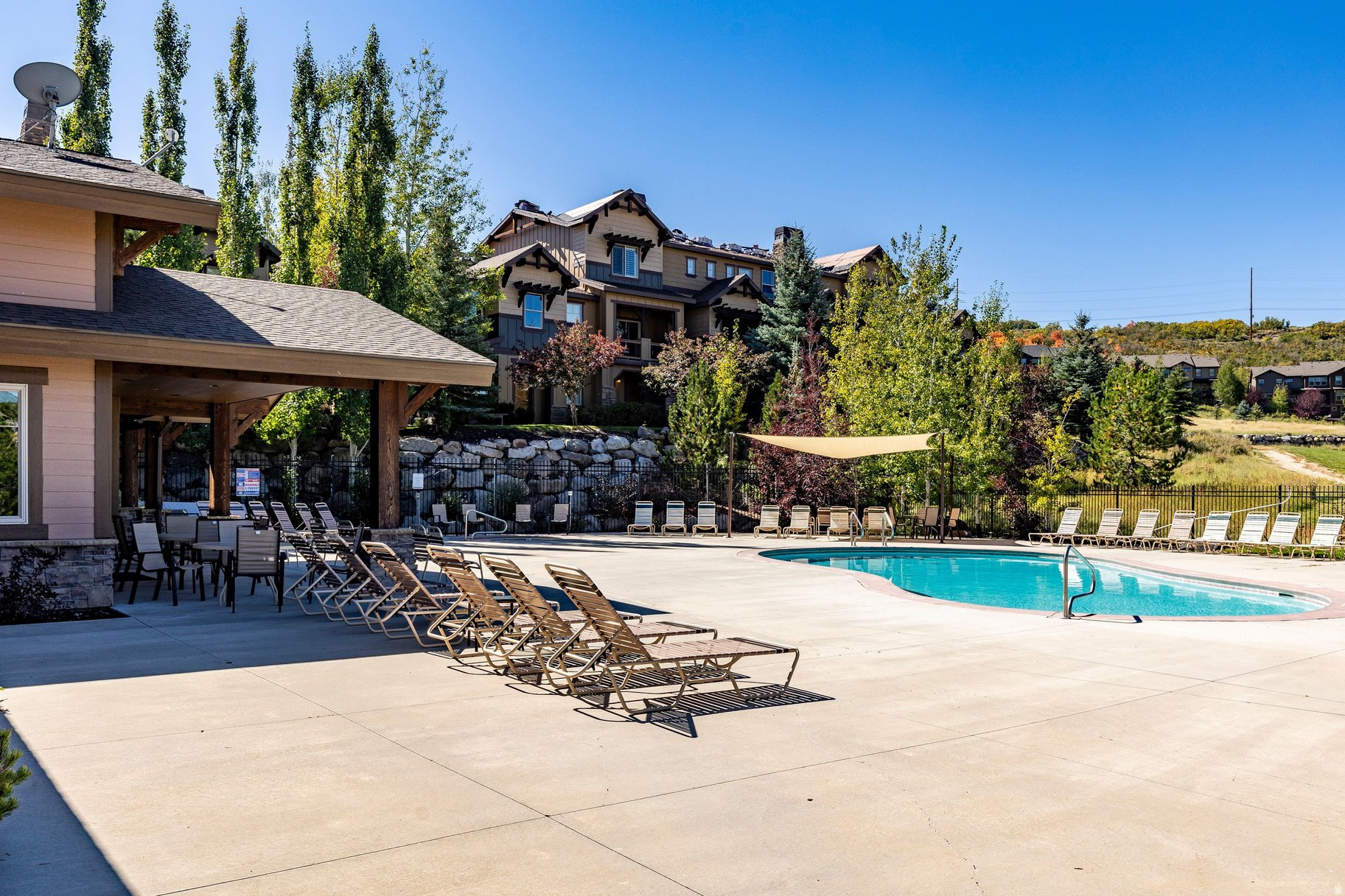 IROQUOIS - Residential