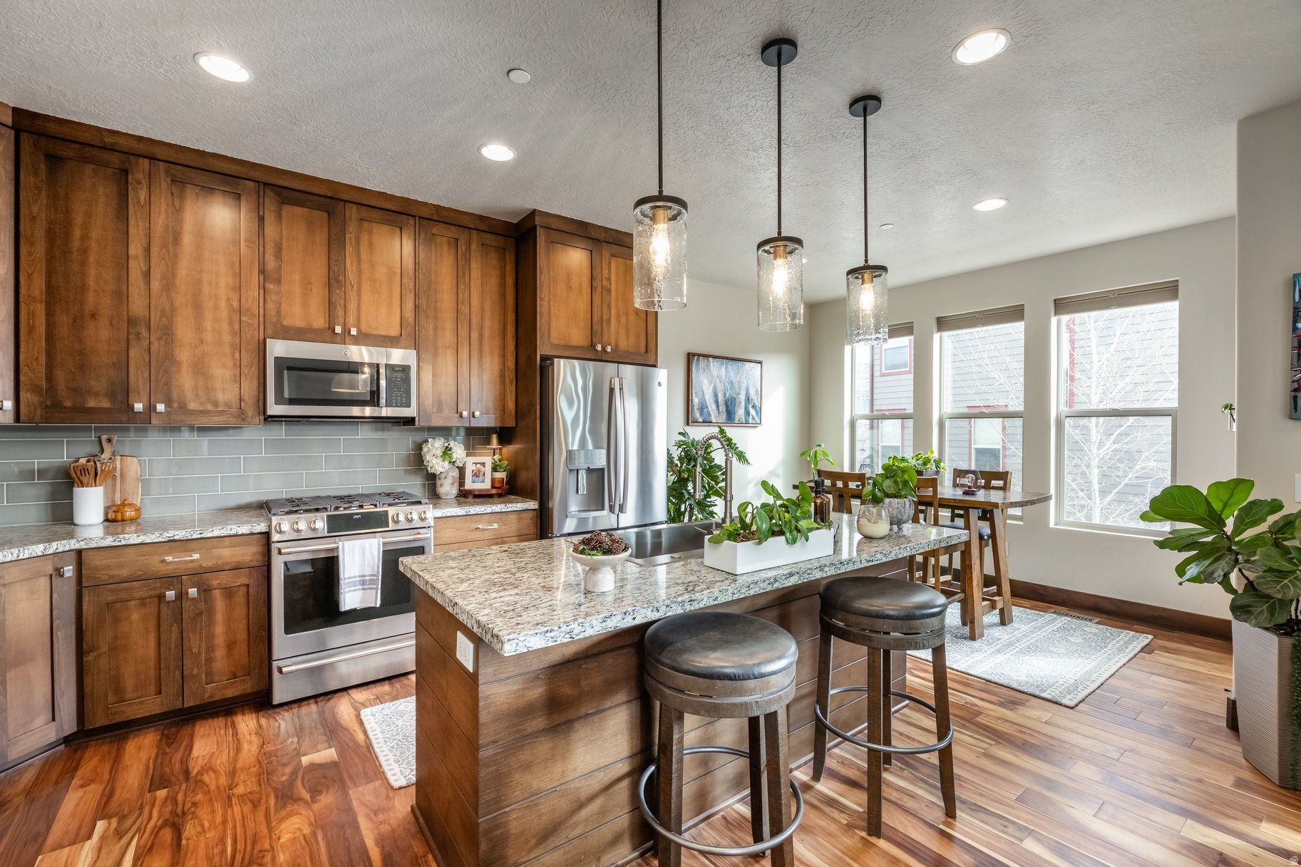 IROQUOIS - Residential