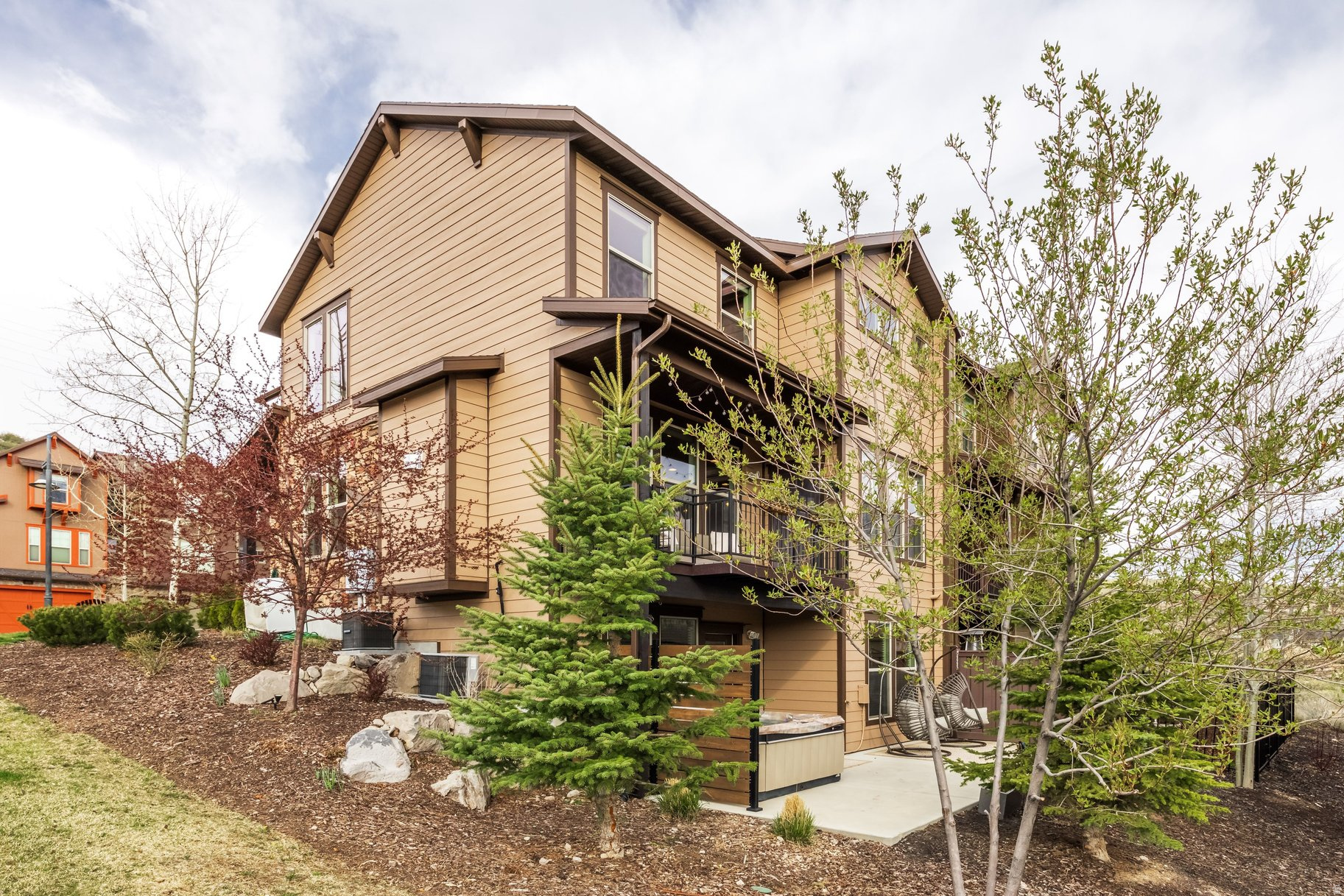 IROQUOIS - Residential